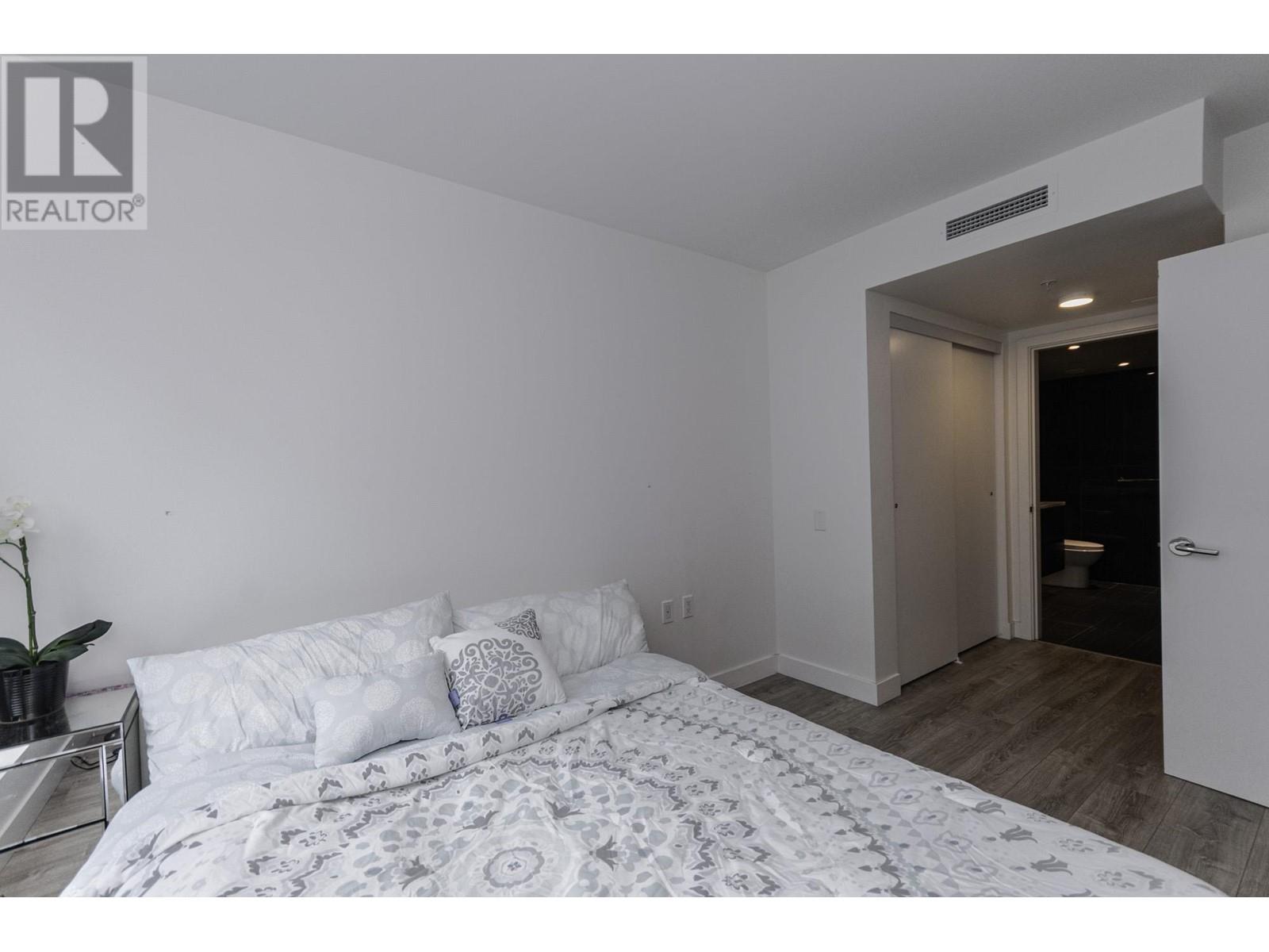 Listing Picture 16 of 32 : 755 6328 NO. 3 ROAD, Richmond / 烈治文 - 魯藝地產 Yvonne Lu Group - MLS Medallion Club Member