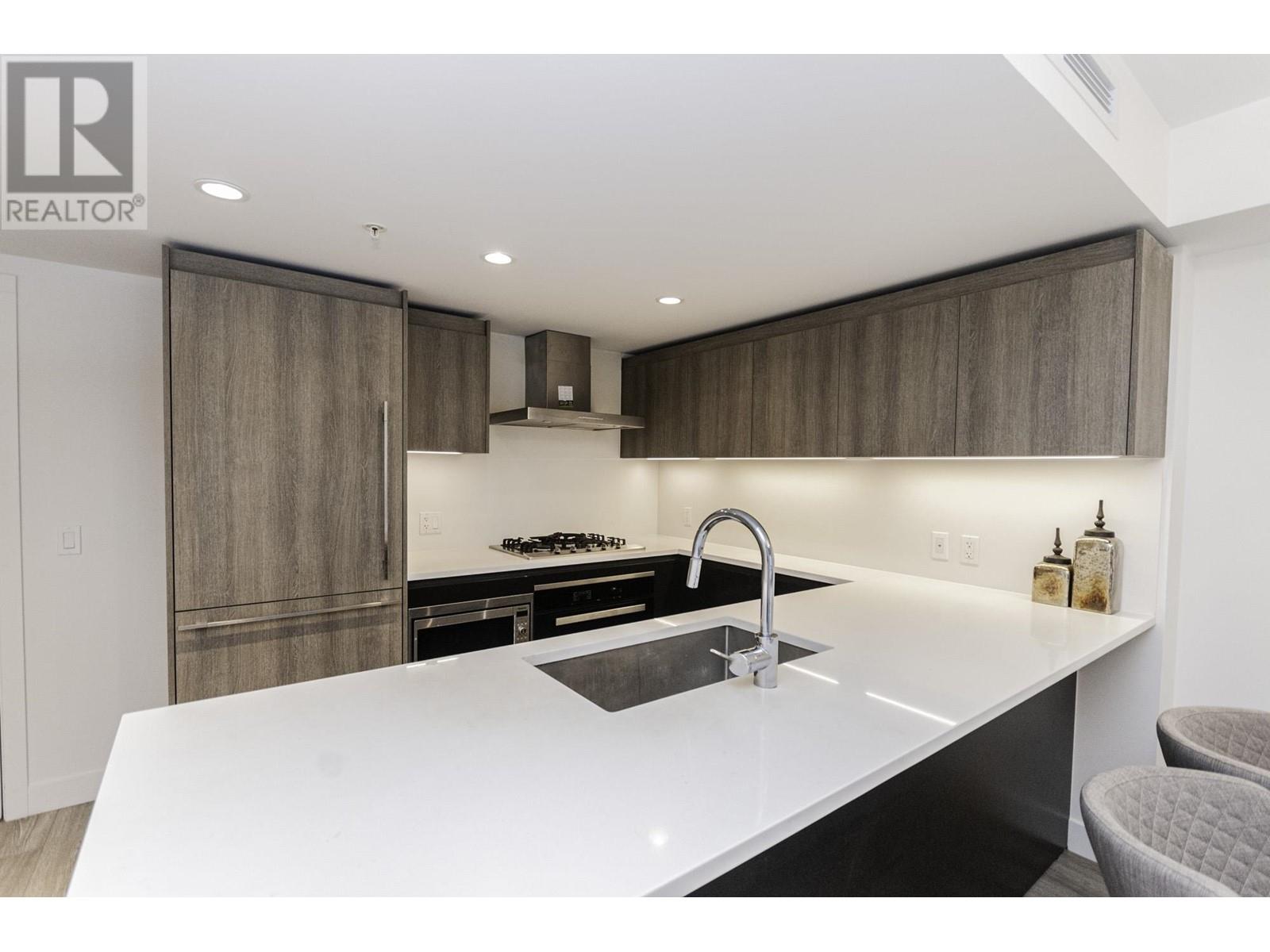 Listing Picture 2 of 32 : 755 6328 NO. 3 ROAD, Richmond / 烈治文 - 魯藝地產 Yvonne Lu Group - MLS Medallion Club Member
