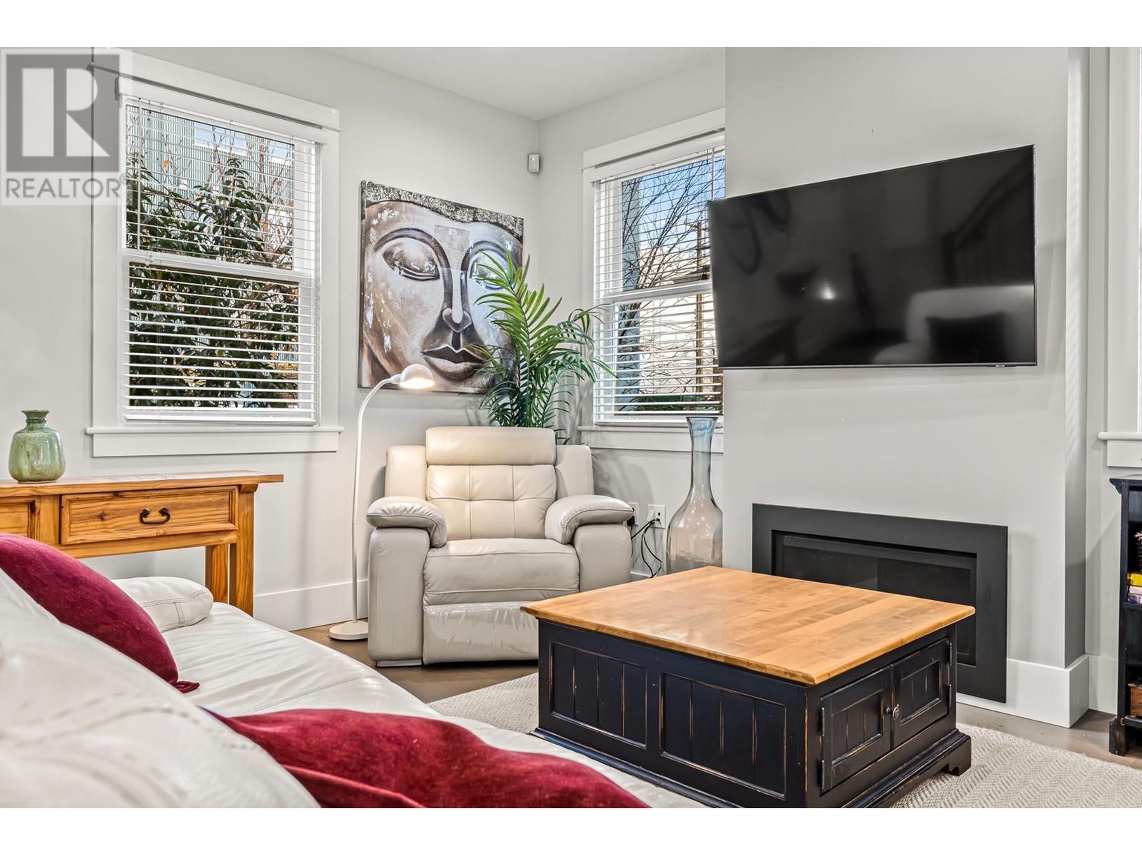 Listing Picture 10 of 36 : 437 VERNON DRIVE, Vancouver / 溫哥華 - 魯藝地產 Yvonne Lu Group - MLS Medallion Club Member