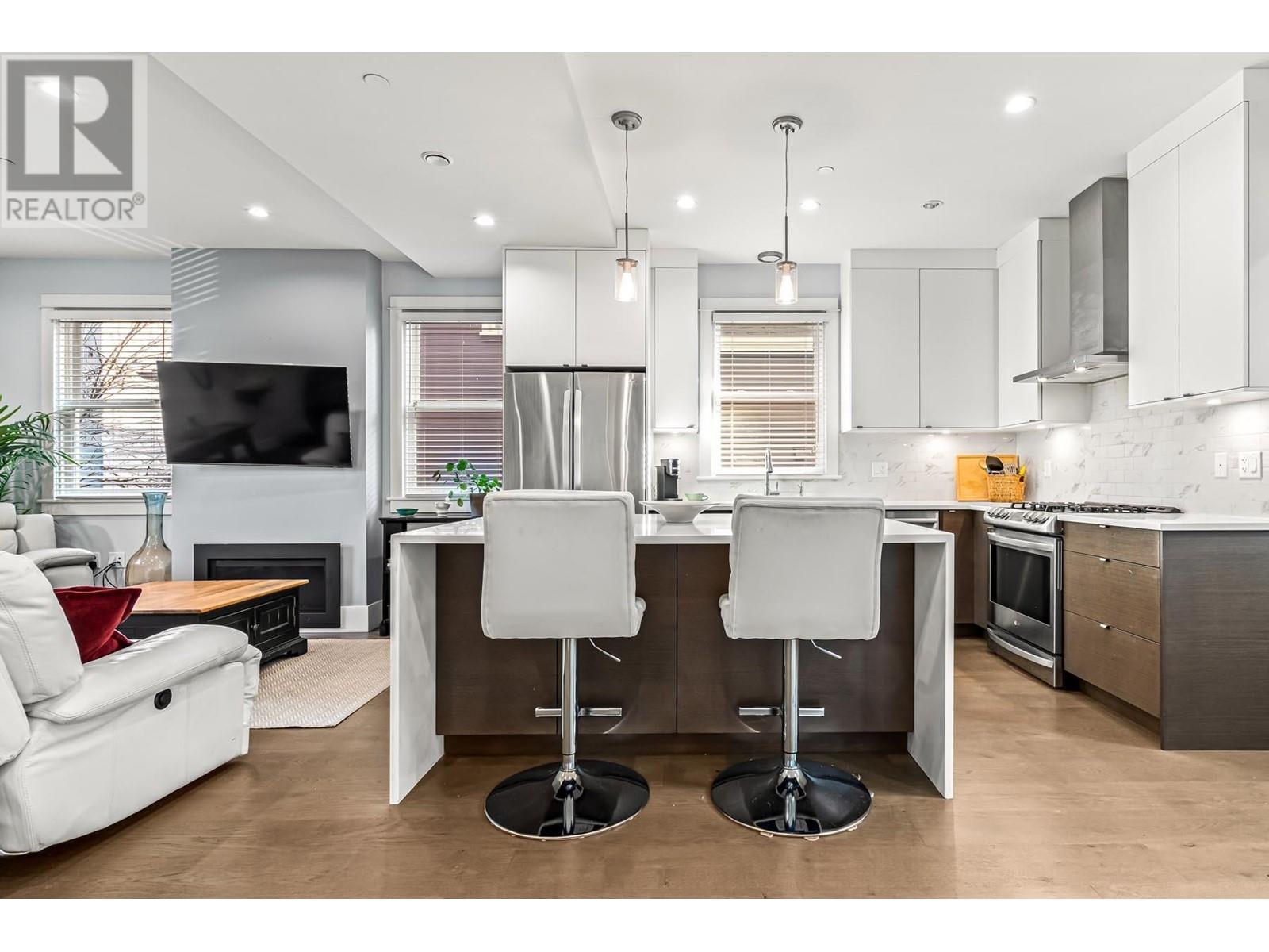 Listing Picture 12 of 36 : 437 VERNON DRIVE, Vancouver / 溫哥華 - 魯藝地產 Yvonne Lu Group - MLS Medallion Club Member