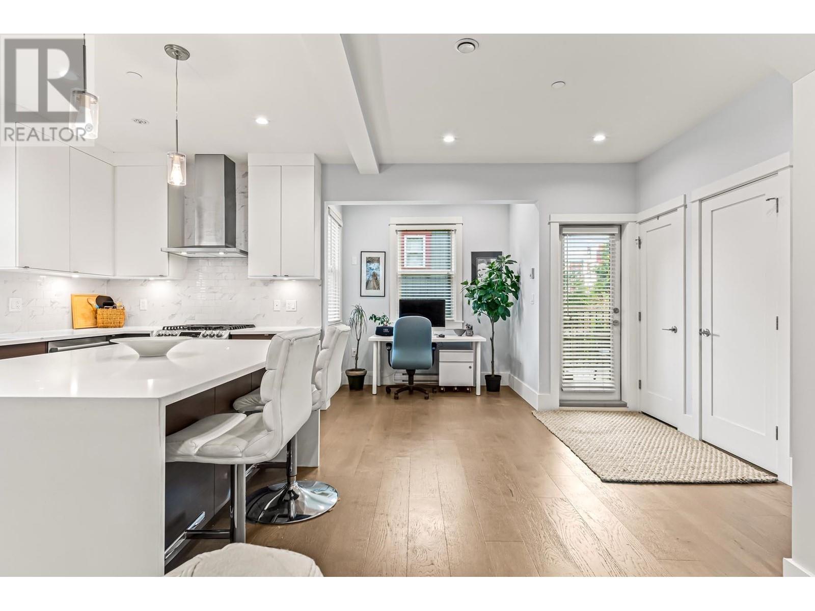 Listing Picture 13 of 36 : 437 VERNON DRIVE, Vancouver / 溫哥華 - 魯藝地產 Yvonne Lu Group - MLS Medallion Club Member