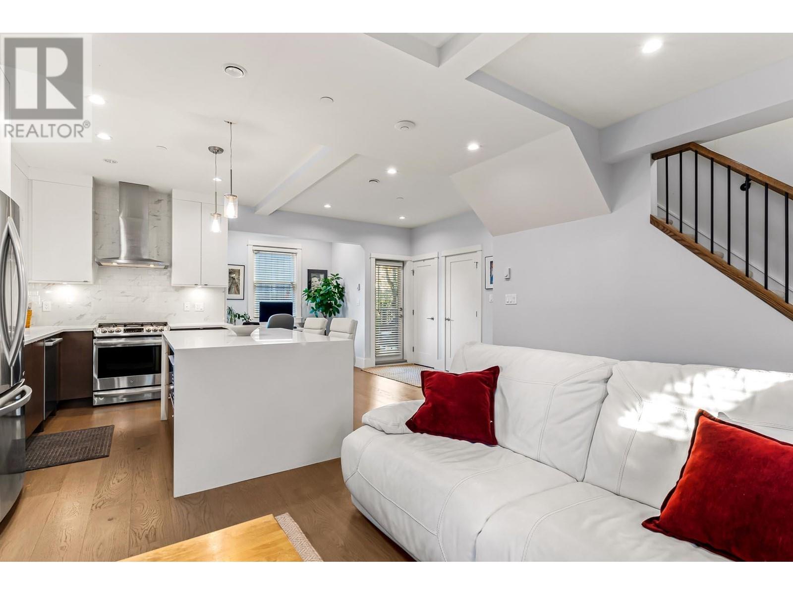 Listing Picture 14 of 36 : 437 VERNON DRIVE, Vancouver / 溫哥華 - 魯藝地產 Yvonne Lu Group - MLS Medallion Club Member