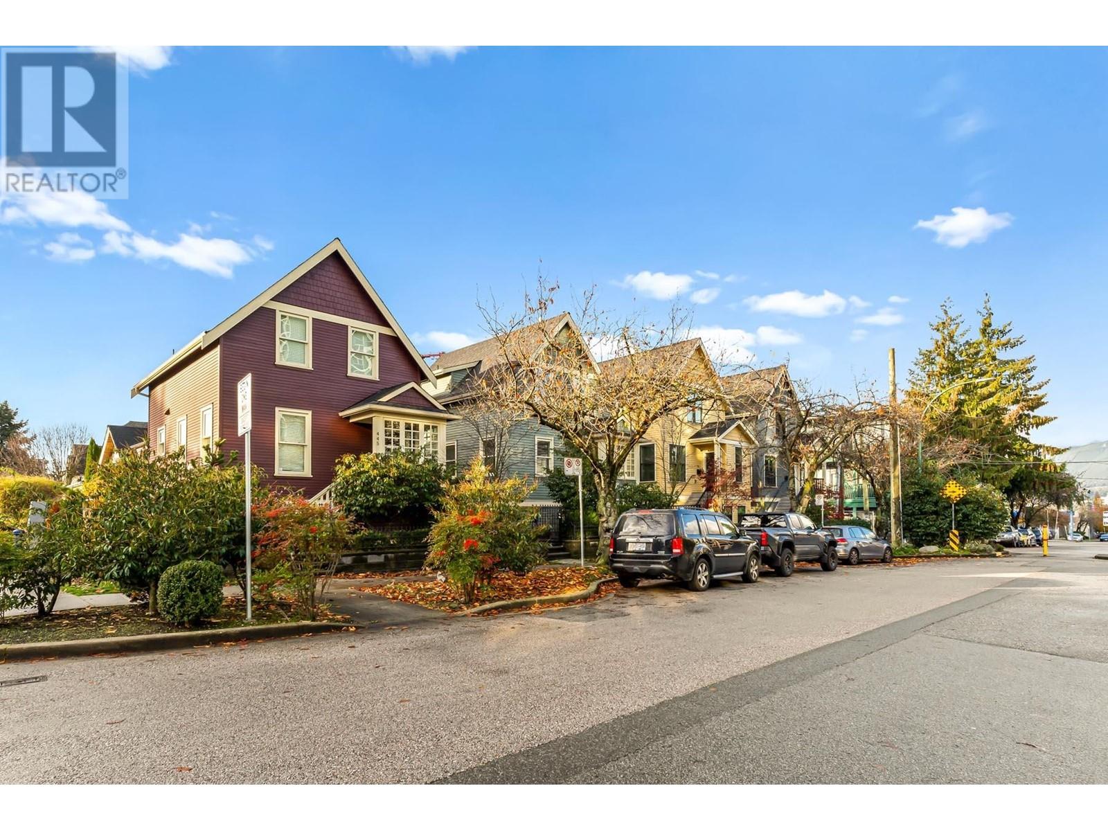 Listing Picture 2 of 36 : 437 VERNON DRIVE, Vancouver / 溫哥華 - 魯藝地產 Yvonne Lu Group - MLS Medallion Club Member