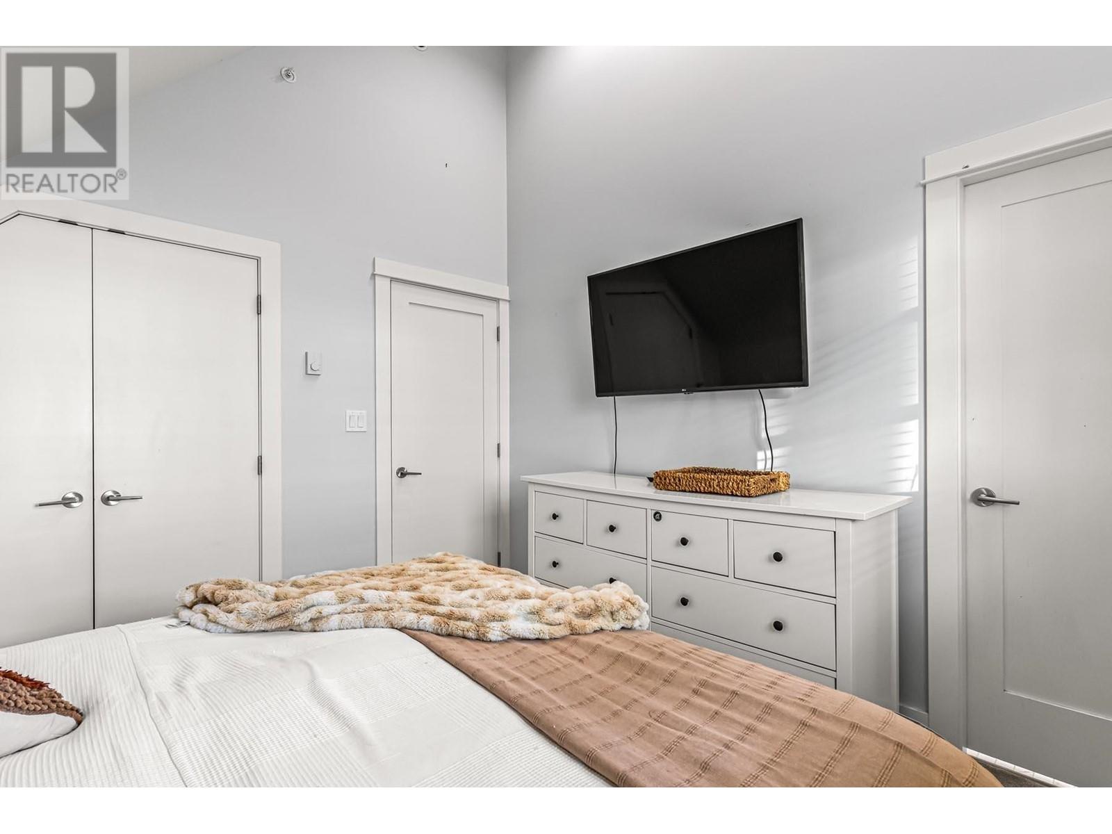 Listing Picture 20 of 36 : 437 VERNON DRIVE, Vancouver / 溫哥華 - 魯藝地產 Yvonne Lu Group - MLS Medallion Club Member