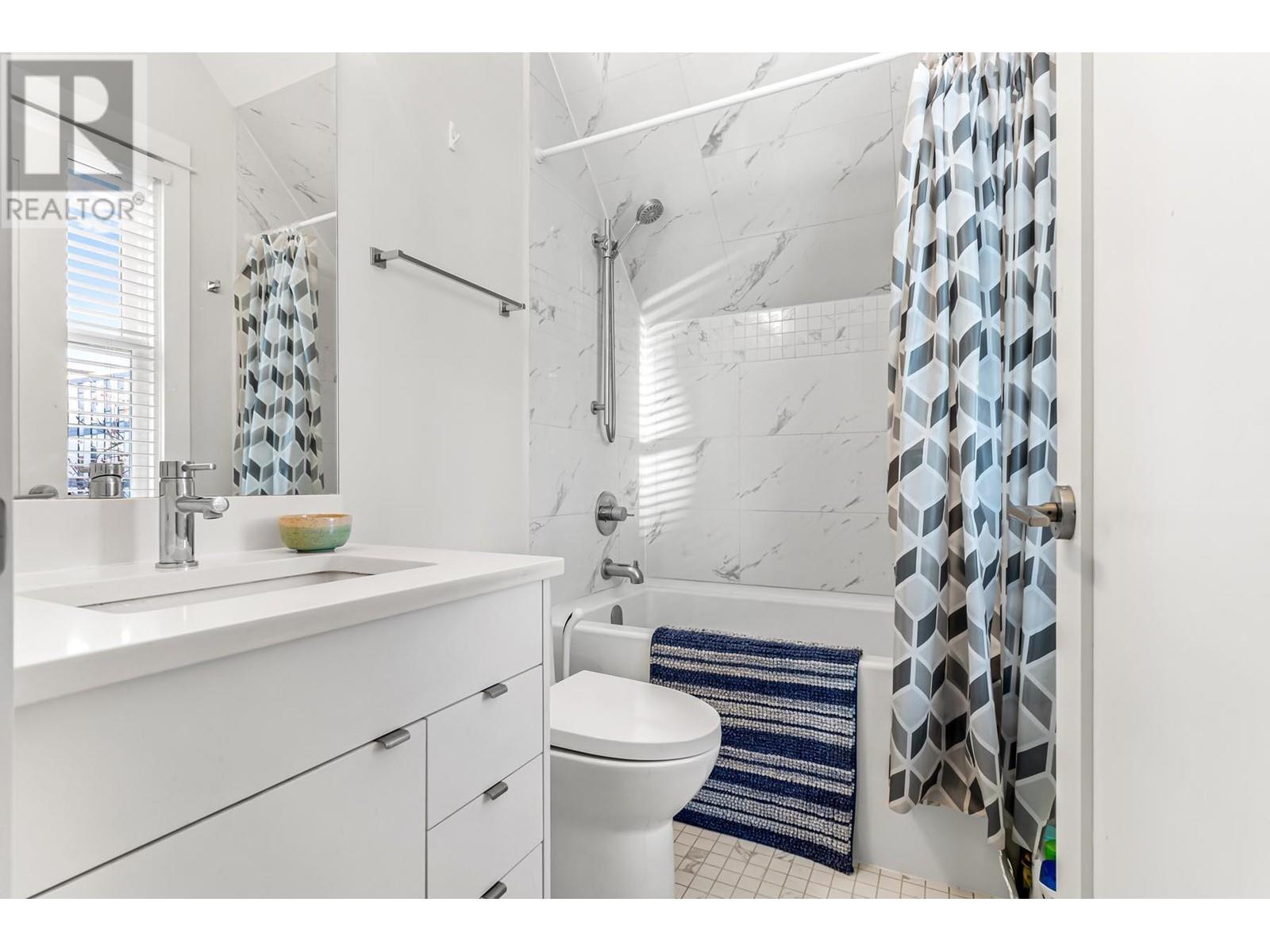 Listing Picture 21 of 36 : 437 VERNON DRIVE, Vancouver / 溫哥華 - 魯藝地產 Yvonne Lu Group - MLS Medallion Club Member