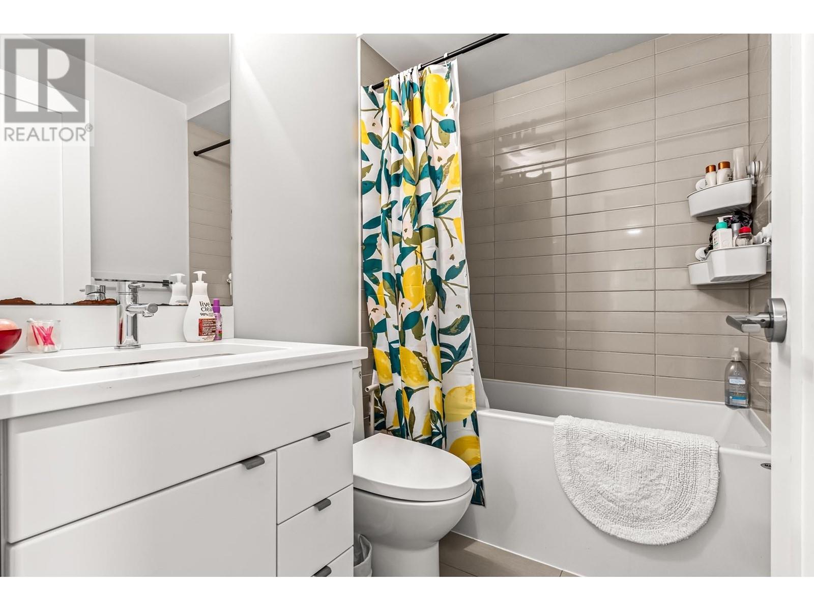 Listing Picture 32 of 36 : 437 VERNON DRIVE, Vancouver / 溫哥華 - 魯藝地產 Yvonne Lu Group - MLS Medallion Club Member