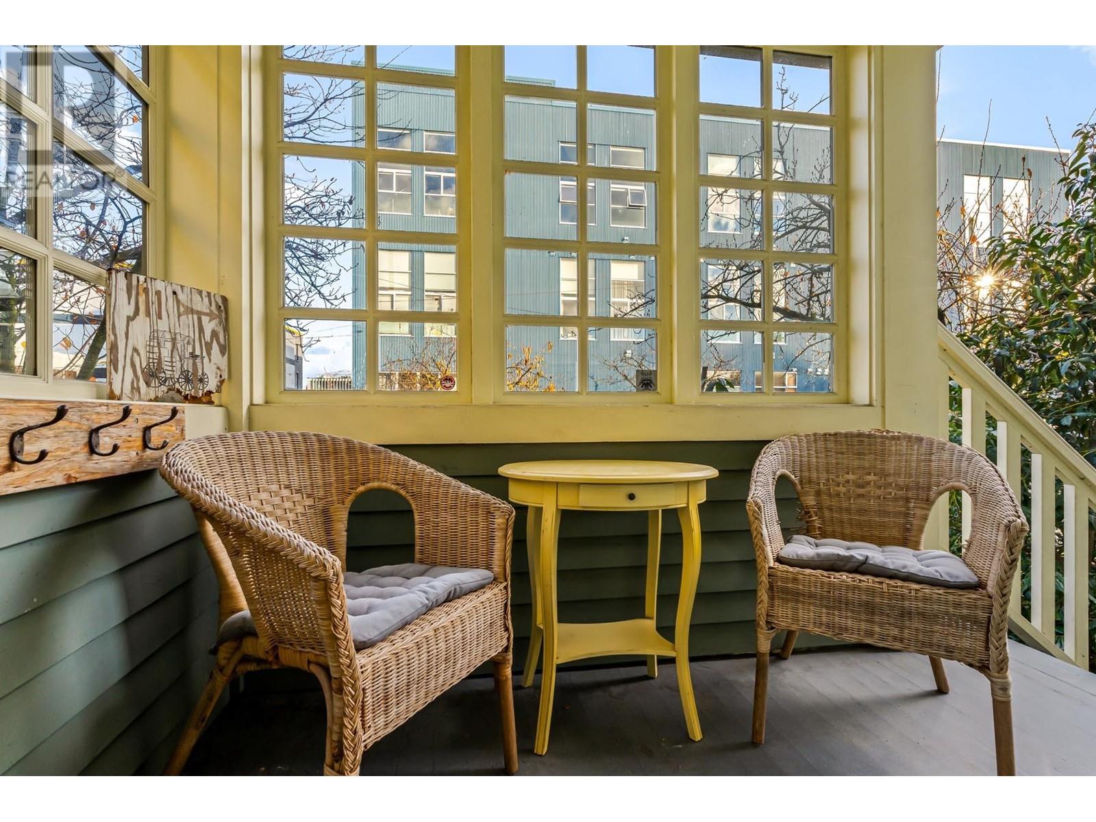 Listing Picture 4 of 36 : 437 VERNON DRIVE, Vancouver / 溫哥華 - 魯藝地產 Yvonne Lu Group - MLS Medallion Club Member