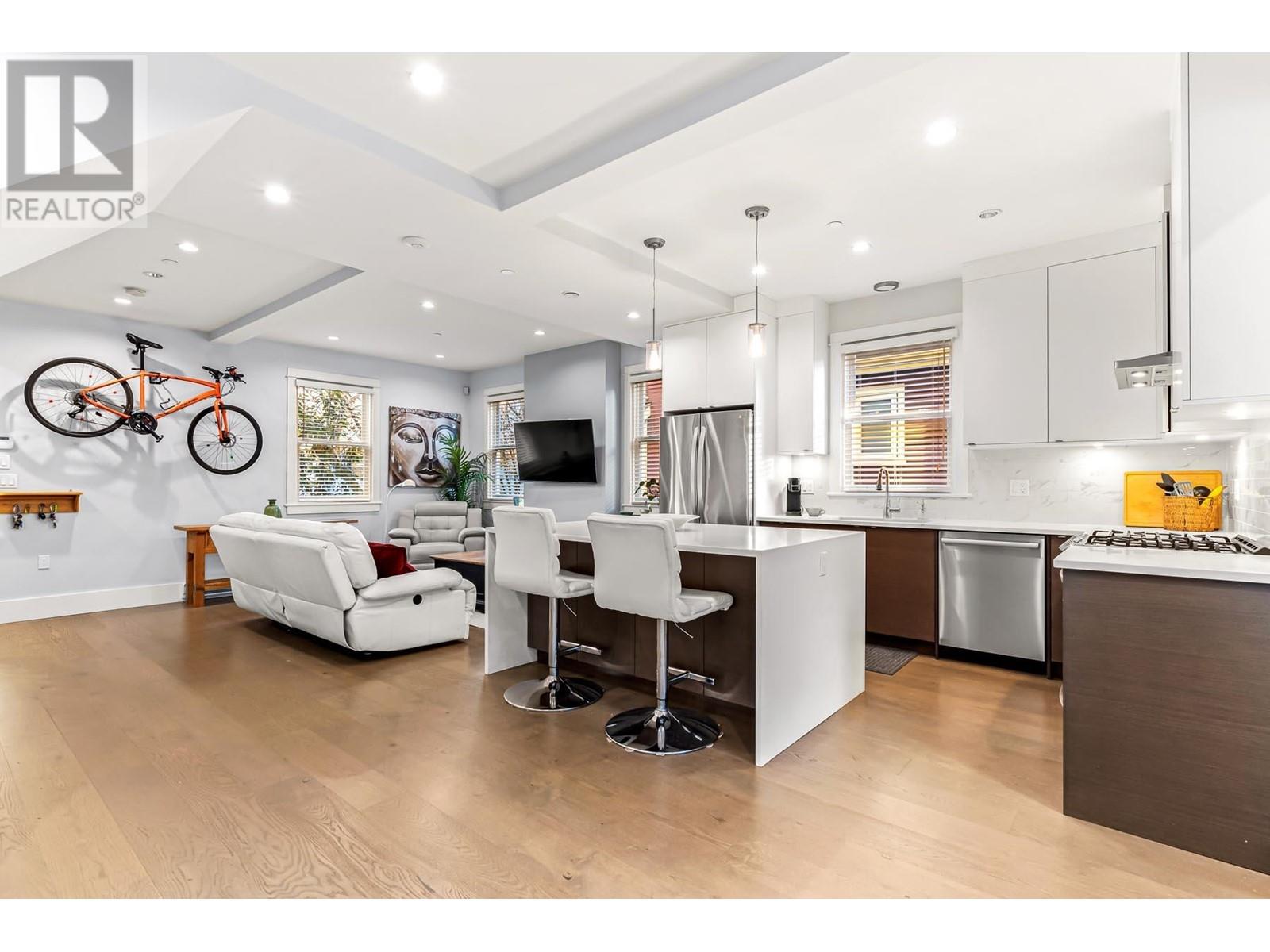 Listing Picture 6 of 36 : 437 VERNON DRIVE, Vancouver / 溫哥華 - 魯藝地產 Yvonne Lu Group - MLS Medallion Club Member