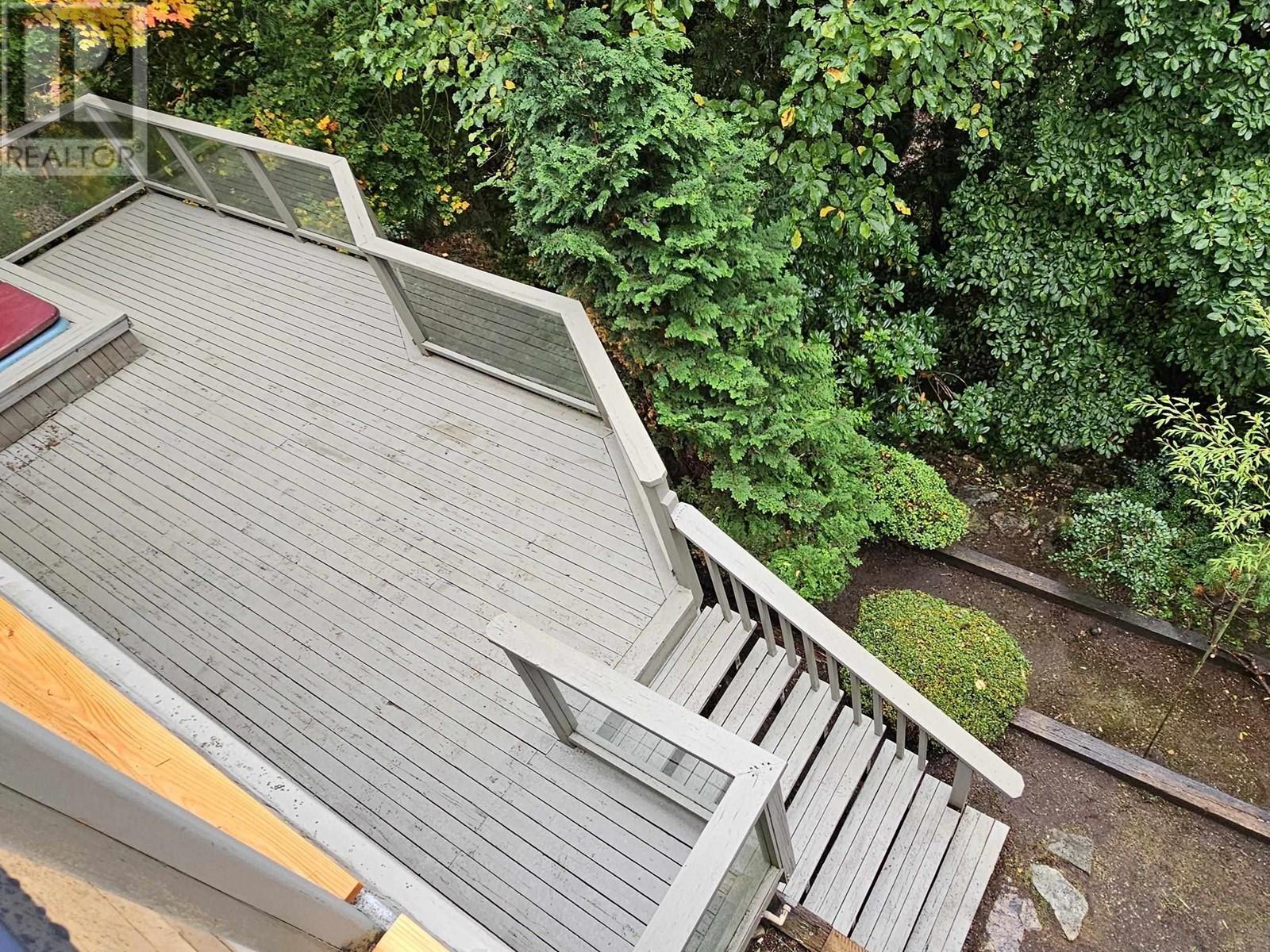 5615 Eagle Court, North Vancouver, British Columbia  V7R 4V4 - Photo 12 - R2933171