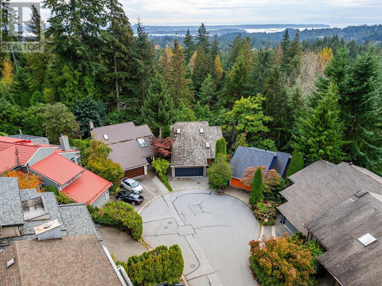 5615 Eagle Court, North Vancouver, British Columbia  V7R 4V4 - Photo 10 - R2933171