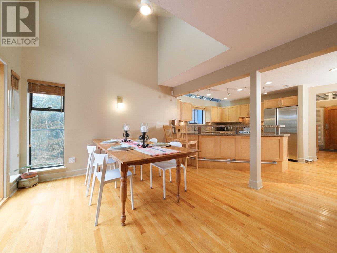 5615 Eagle Court, North Vancouver, British Columbia  V7R 4V4 - Photo 6 - R2933171