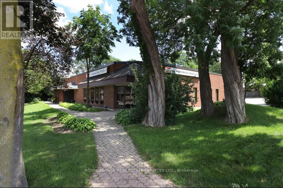1654 Lakeshore Road W, Mississauga (Clarkson), Ontario  L5J 1J3 - Photo 2 - W10441520