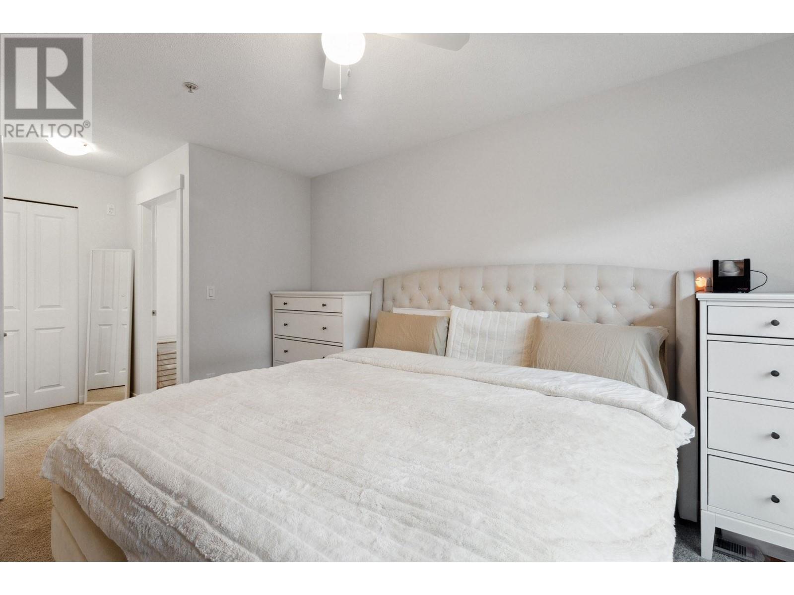 Listing Picture 11 of 34 : 105 9299 TOMICKI AVENUE, Richmond / 烈治文 - 魯藝地產 Yvonne Lu Group - MLS Medallion Club Member