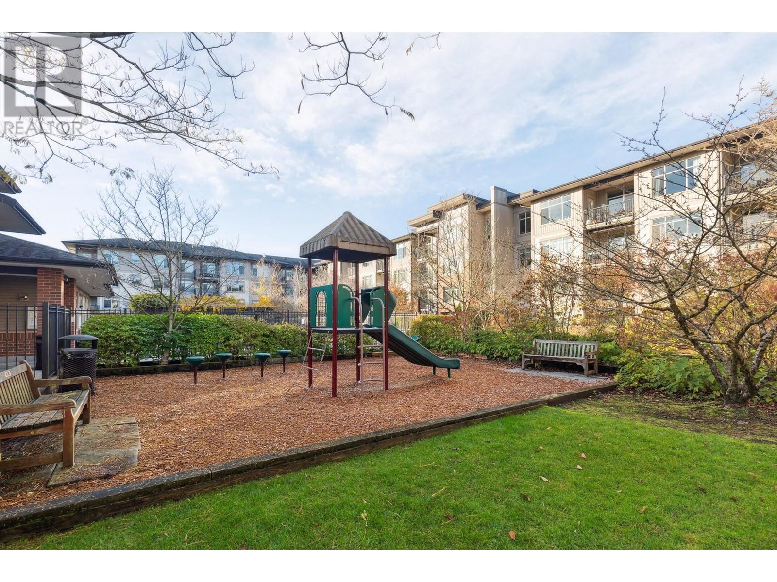 Listing Picture 31 of 34 : 105 9299 TOMICKI AVENUE, Richmond / 烈治文 - 魯藝地產 Yvonne Lu Group - MLS Medallion Club Member