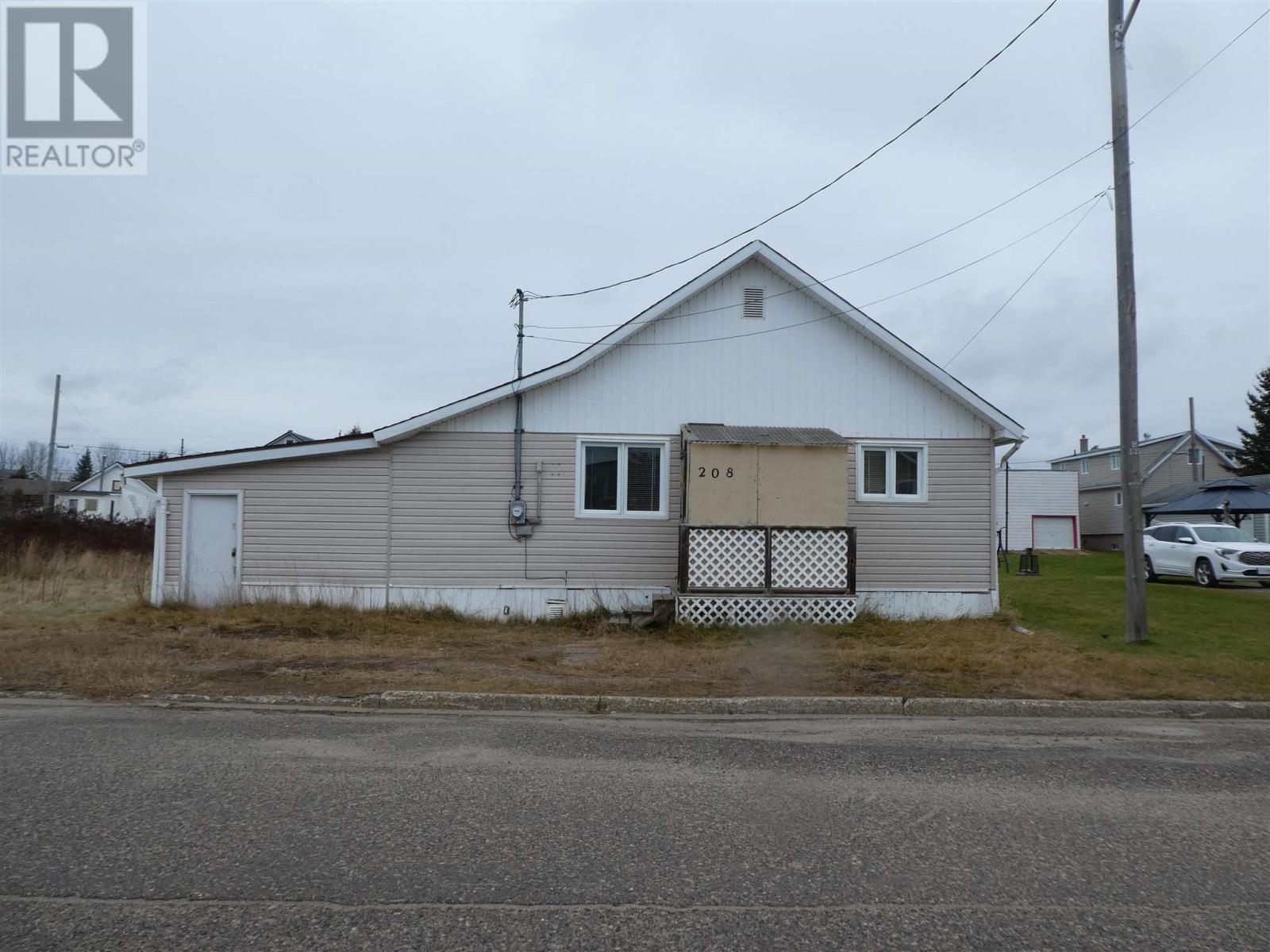 208 Third Ave Se, Geraldton, Ontario  P0T 1M0 - Photo 1 - TB243571