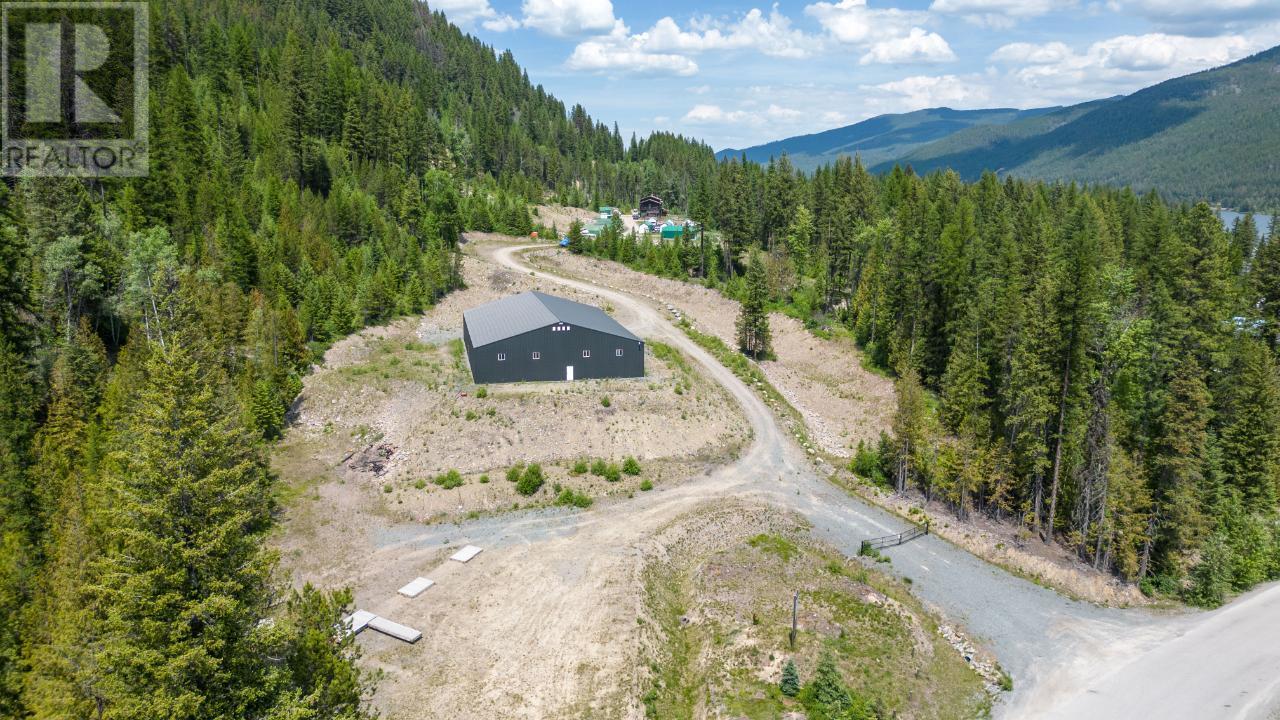 9881 Estates Road, Cranbrook, British Columbia  V0B 2A0 - Photo 10 - 10328959