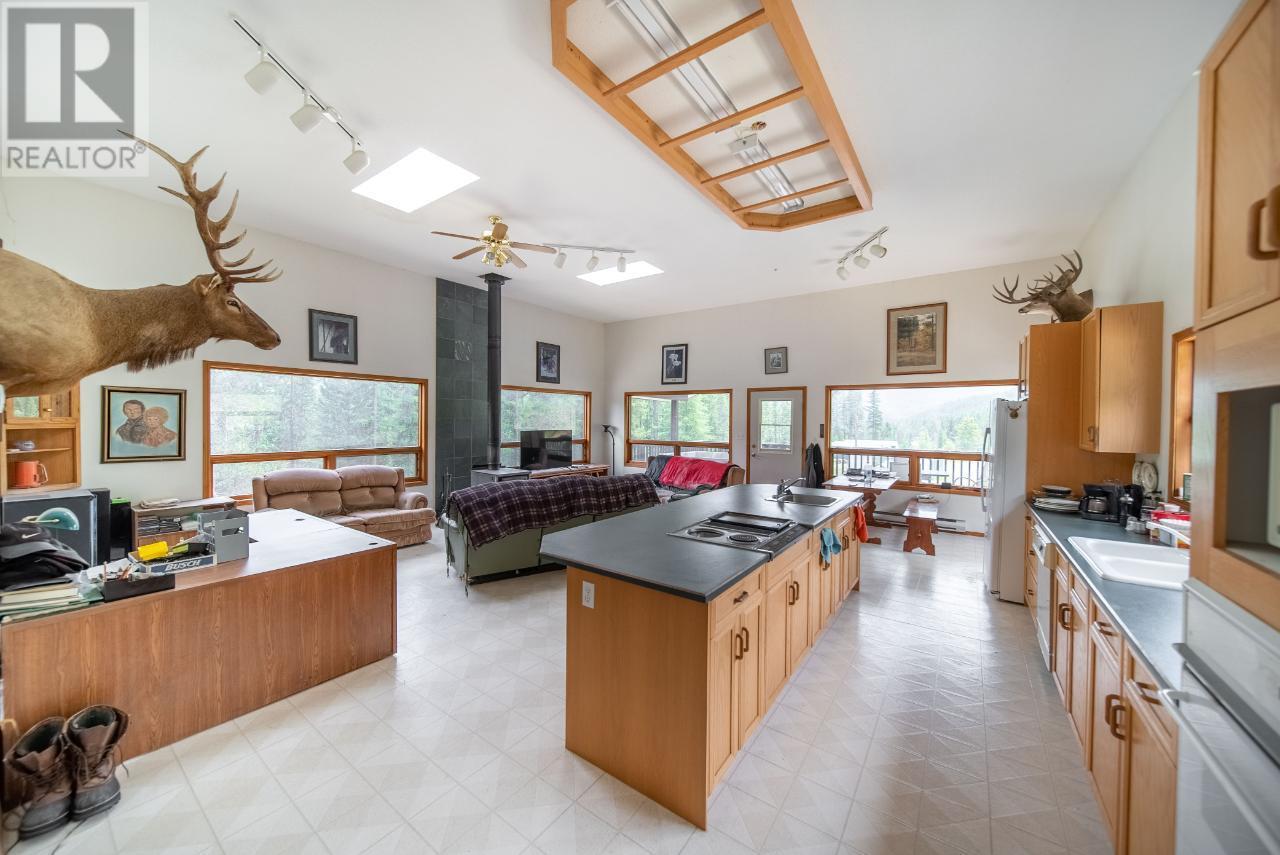 9881 Estates Road, Cranbrook, British Columbia  V0B 2A0 - Photo 18 - 10328959