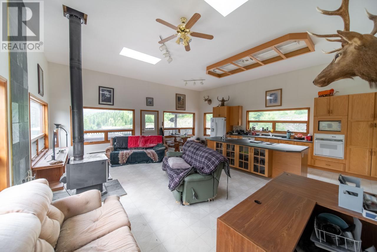 9881 Estates Road, Cranbrook, British Columbia  V0B 2A0 - Photo 19 - 10328959