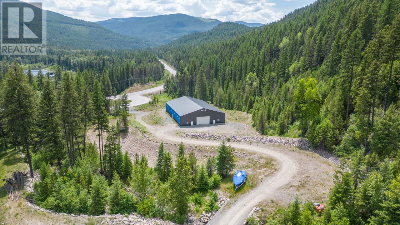 9881 Estates Road, Cranbrook, British Columbia  V0B 2A0 - Photo 2 - 10328959
