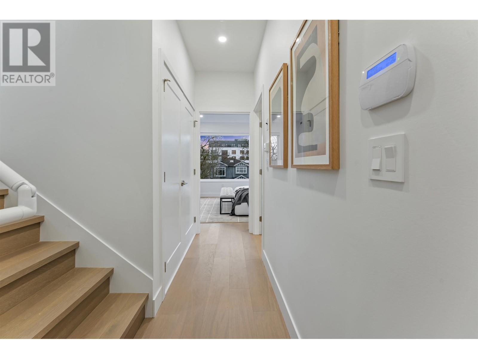 Listing Picture 13 of 37 : 1 2241 E 8TH AVENUE, Vancouver / 溫哥華 - 魯藝地產 Yvonne Lu Group - MLS Medallion Club Member