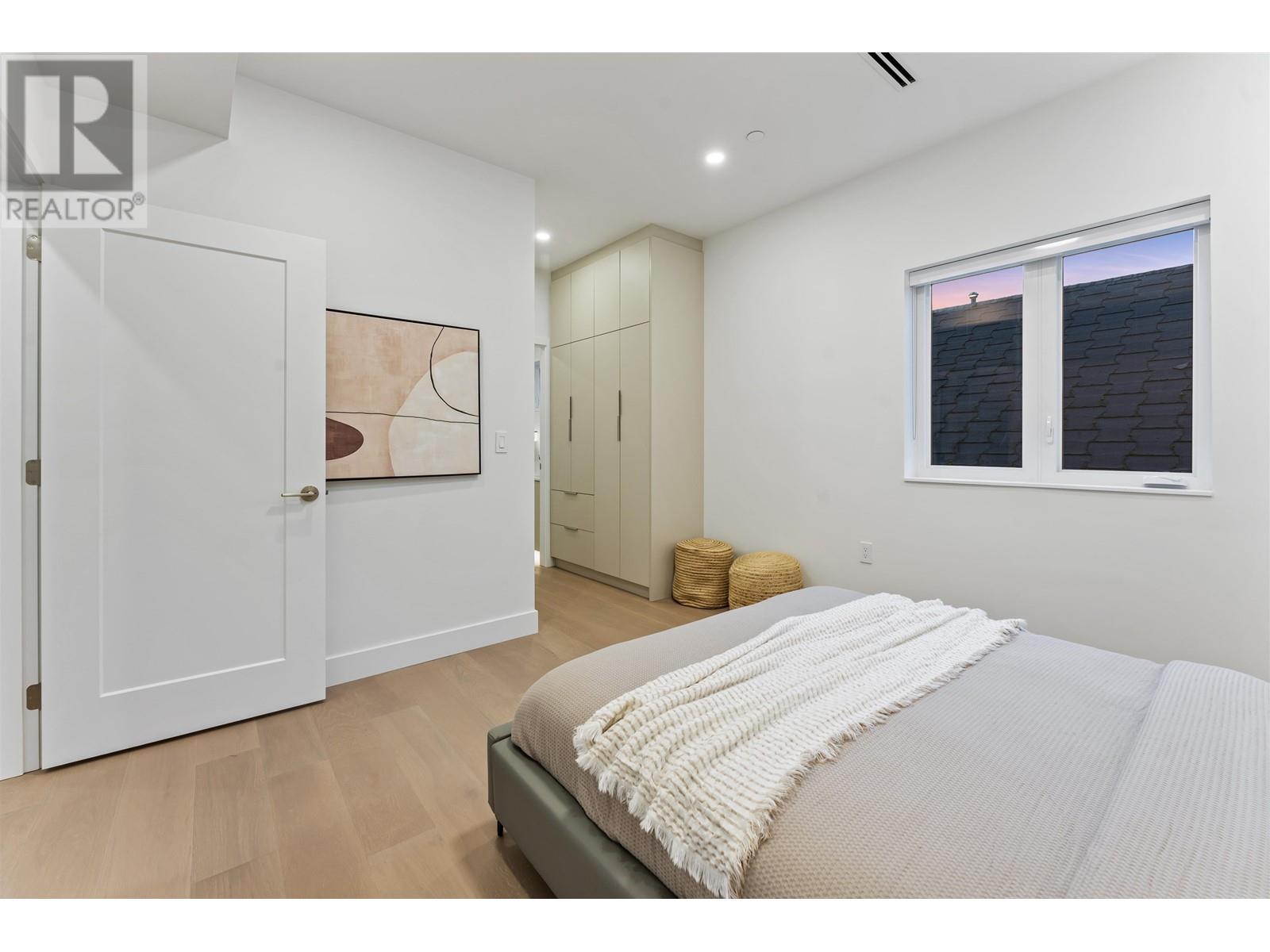 Listing Picture 19 of 37 : 1 2241 E 8TH AVENUE, Vancouver / 溫哥華 - 魯藝地產 Yvonne Lu Group - MLS Medallion Club Member