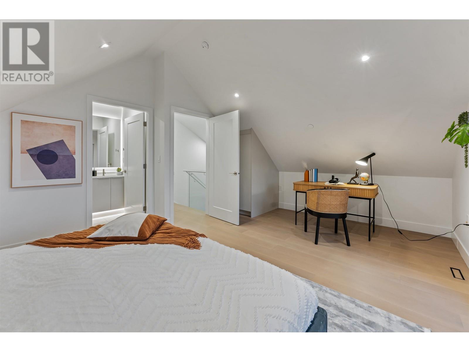 Listing Picture 23 of 37 : 1 2241 E 8TH AVENUE, Vancouver / 溫哥華 - 魯藝地產 Yvonne Lu Group - MLS Medallion Club Member