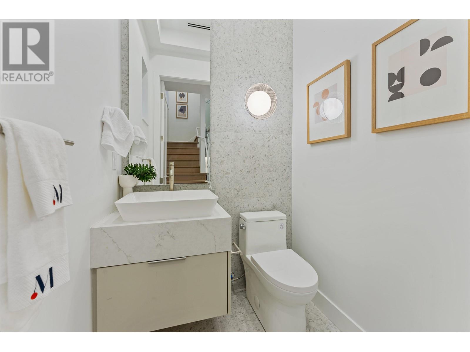 Listing Picture 11 of 37 : 1 2241 E 8TH AVENUE, Vancouver / 溫哥華 - 魯藝地產 Yvonne Lu Group - MLS Medallion Club Member