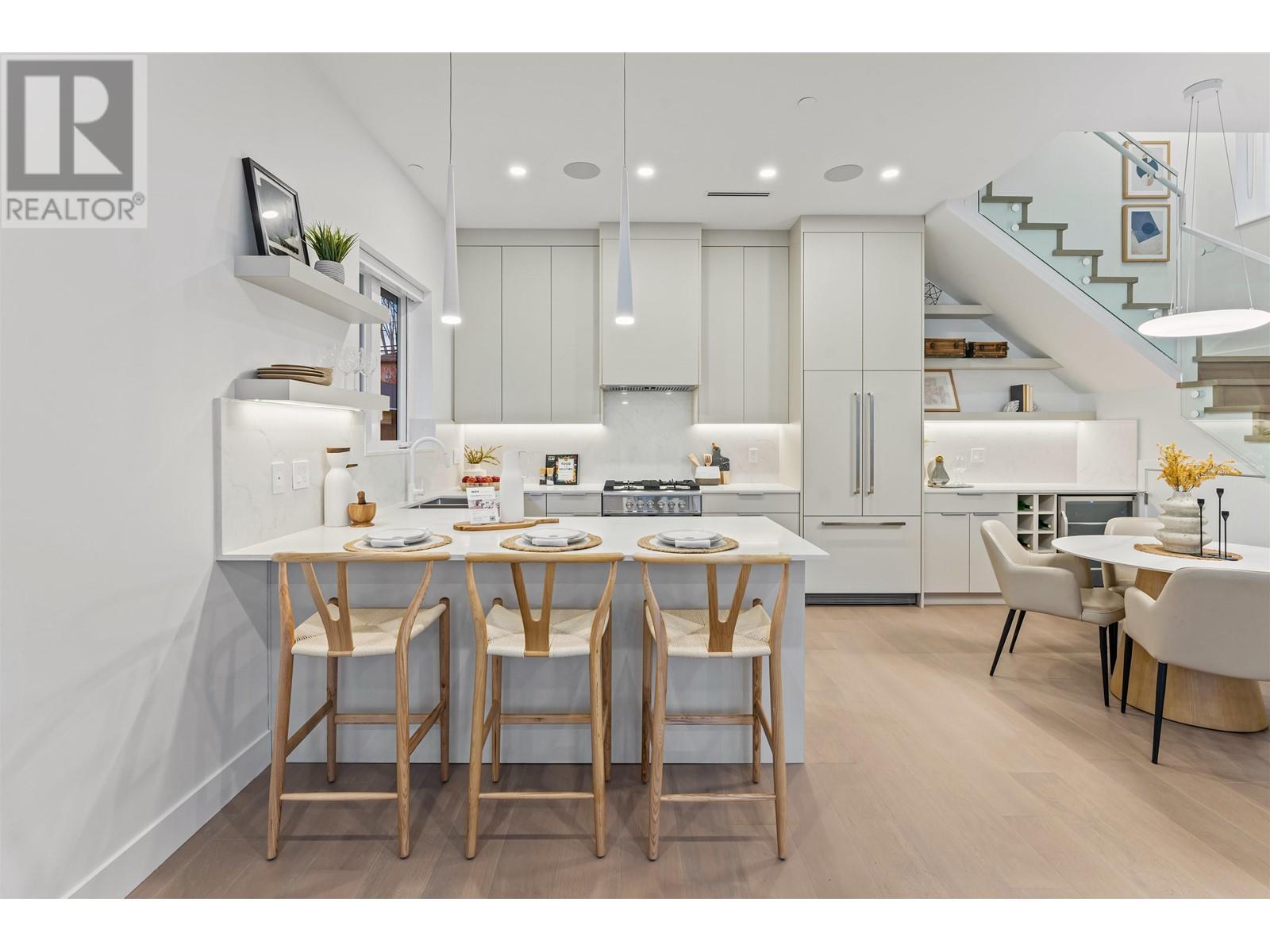 Listing Picture 8 of 37 : 1 2241 E 8TH AVENUE, Vancouver / 溫哥華 - 魯藝地產 Yvonne Lu Group - MLS Medallion Club Member