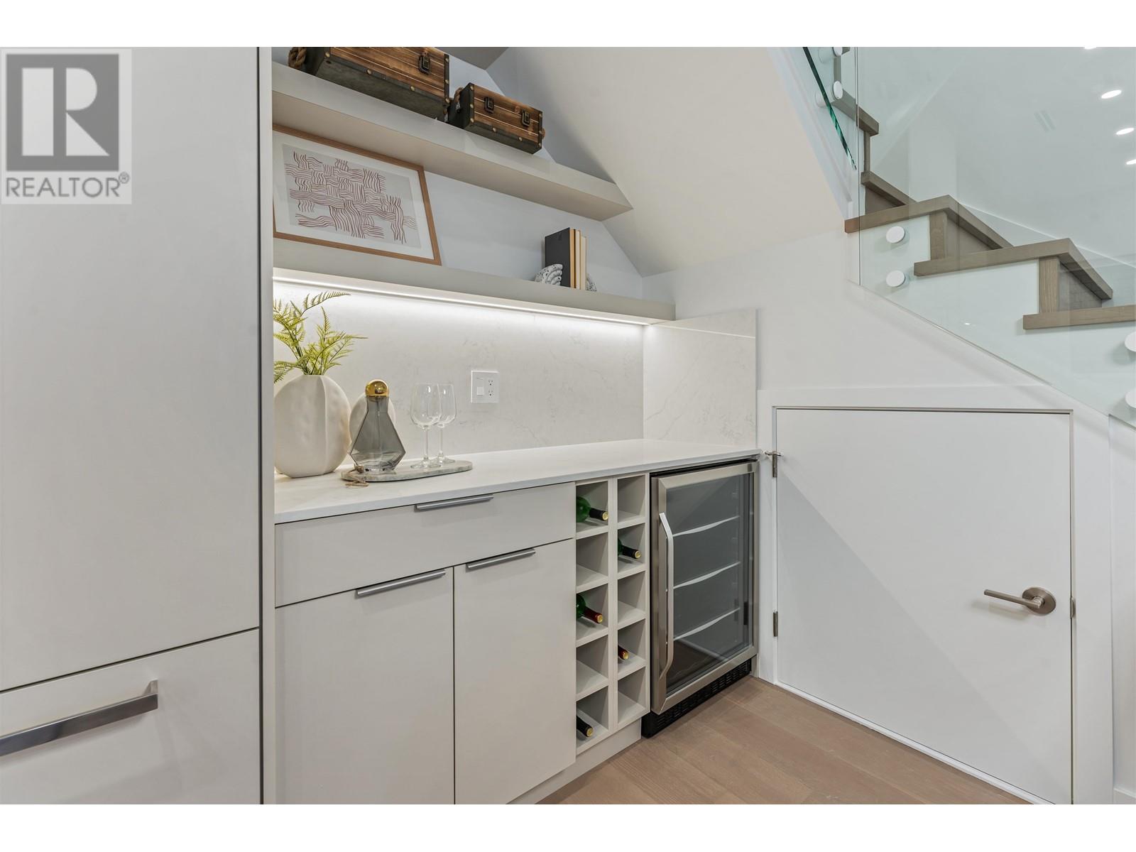 Listing Picture 7 of 37 : 1 2241 E 8TH AVENUE, Vancouver / 溫哥華 - 魯藝地產 Yvonne Lu Group - MLS Medallion Club Member