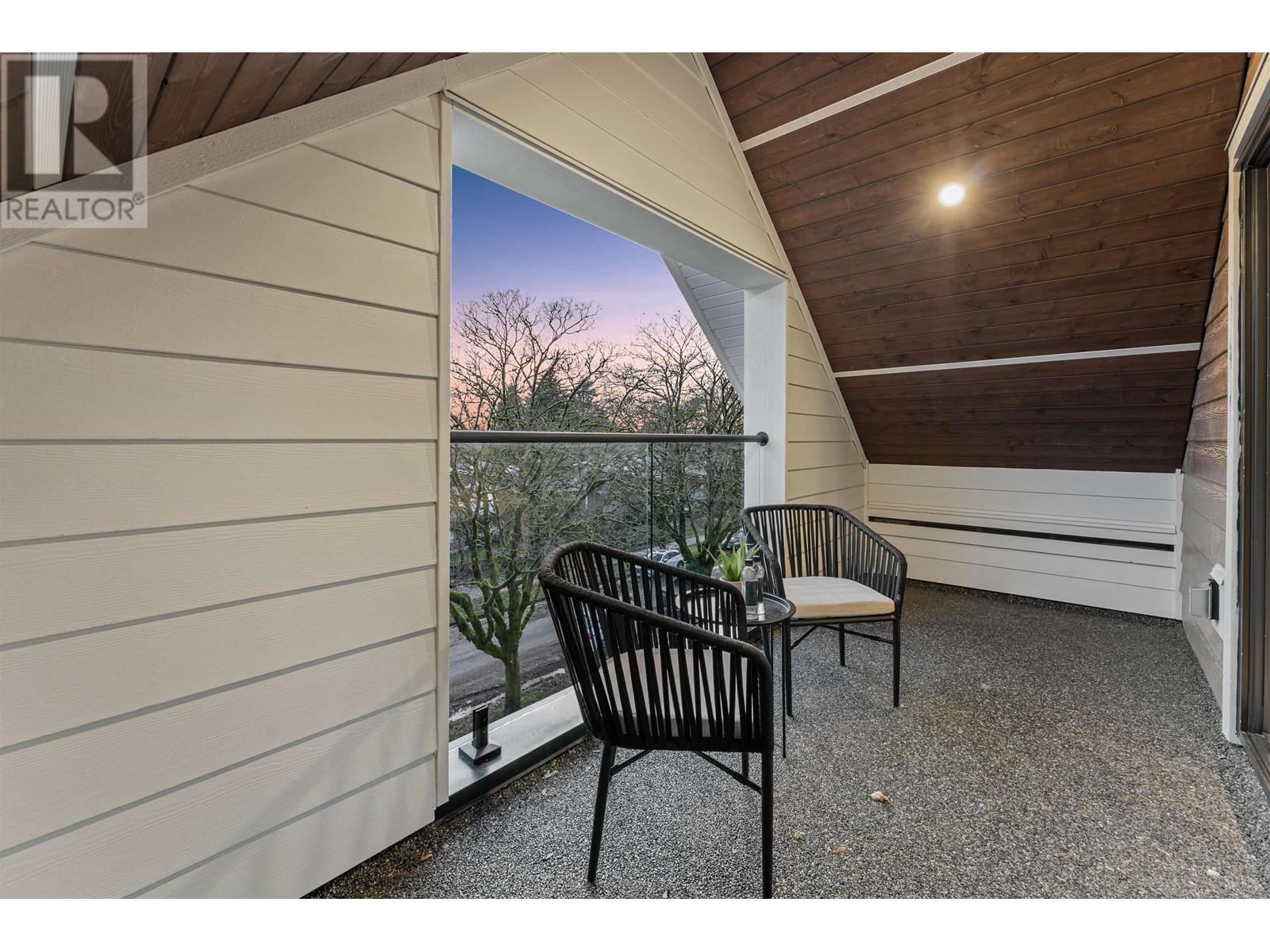 Listing Picture 27 of 37 : 1 2241 E 8TH AVENUE, Vancouver / 溫哥華 - 魯藝地產 Yvonne Lu Group - MLS Medallion Club Member