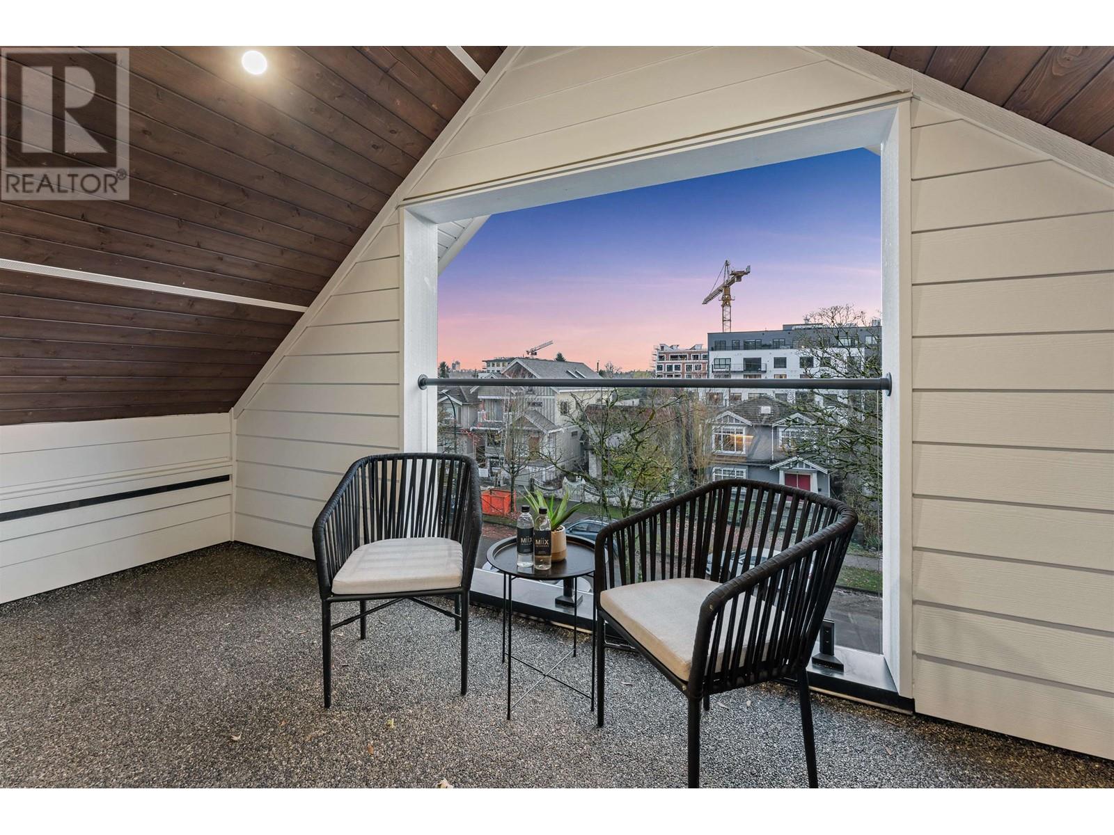 Listing Picture 26 of 37 : 1 2241 E 8TH AVENUE, Vancouver / 溫哥華 - 魯藝地產 Yvonne Lu Group - MLS Medallion Club Member