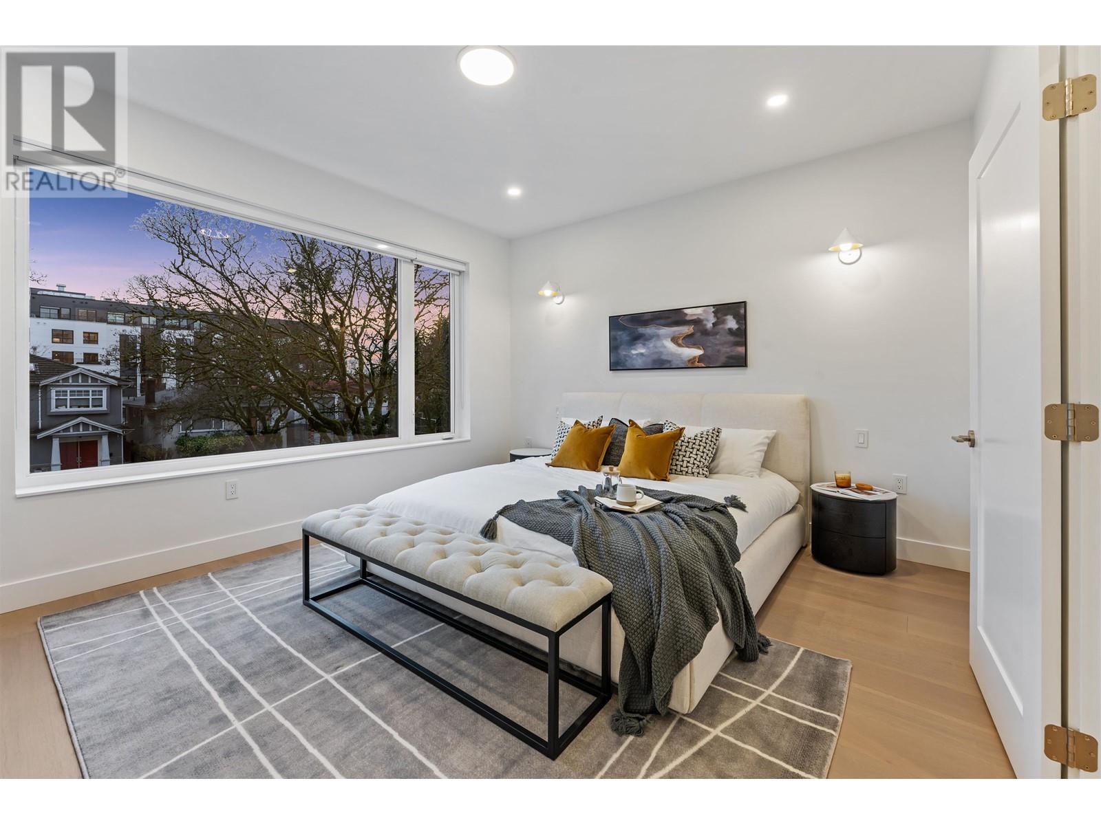 Listing Picture 14 of 37 : 1 2241 E 8TH AVENUE, Vancouver / 溫哥華 - 魯藝地產 Yvonne Lu Group - MLS Medallion Club Member