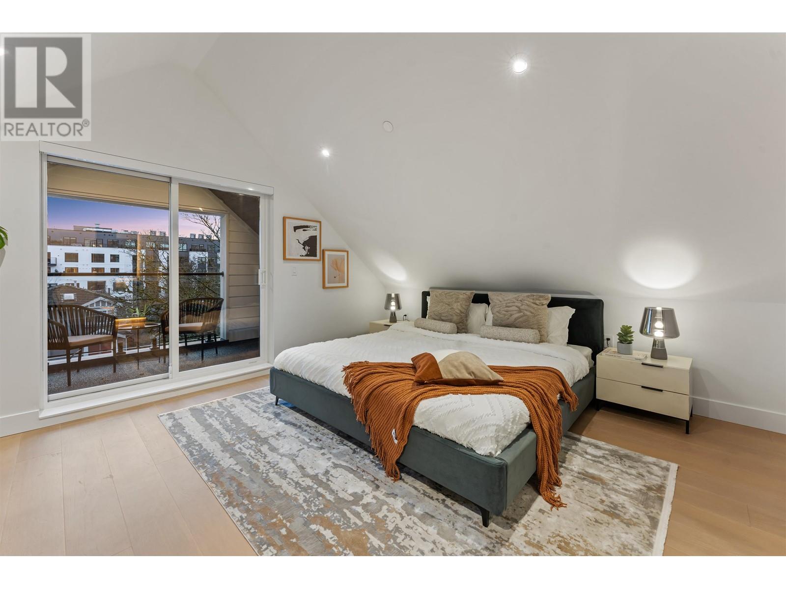 Listing Picture 22 of 37 : 1 2241 E 8TH AVENUE, Vancouver / 溫哥華 - 魯藝地產 Yvonne Lu Group - MLS Medallion Club Member