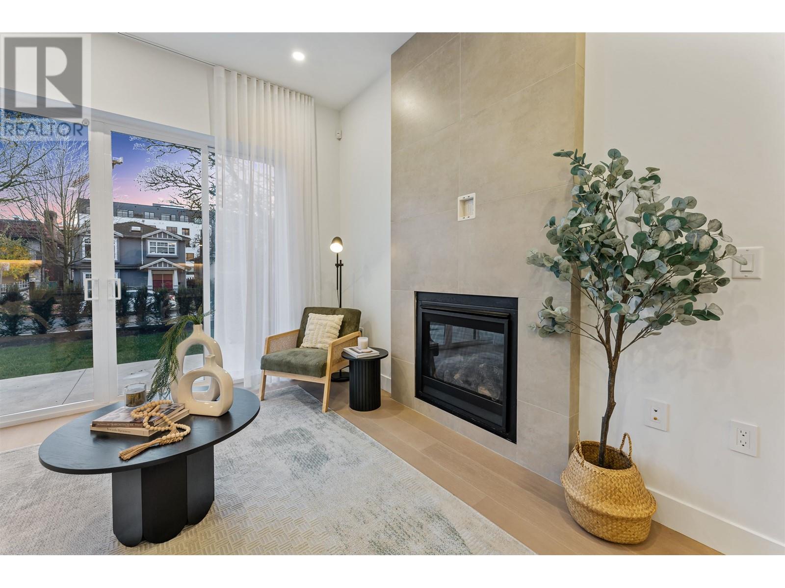 Listing Picture 10 of 37 : 1 2241 E 8TH AVENUE, Vancouver / 溫哥華 - 魯藝地產 Yvonne Lu Group - MLS Medallion Club Member