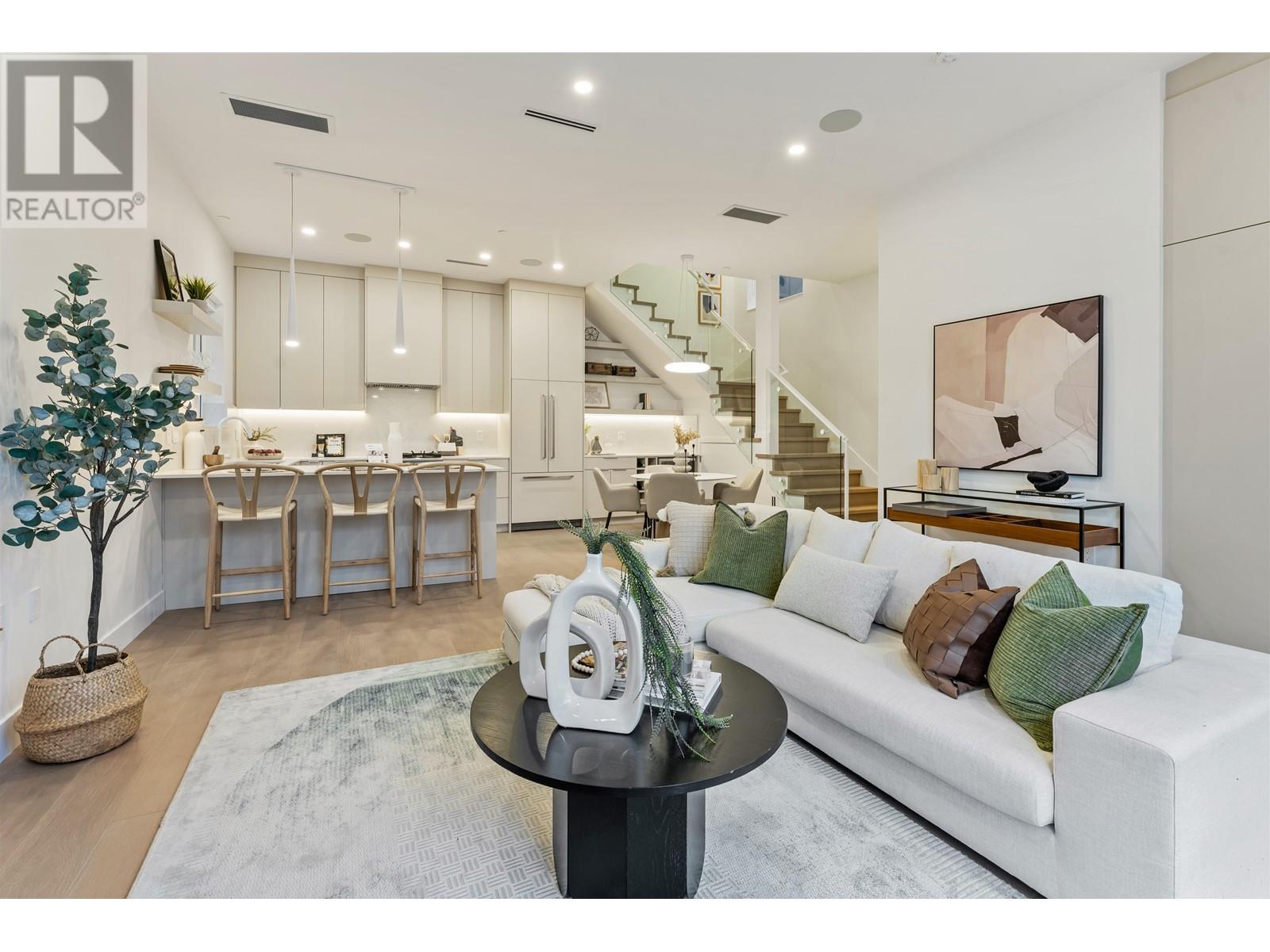 1 2241 E 8TH AVENUE, Vancouver