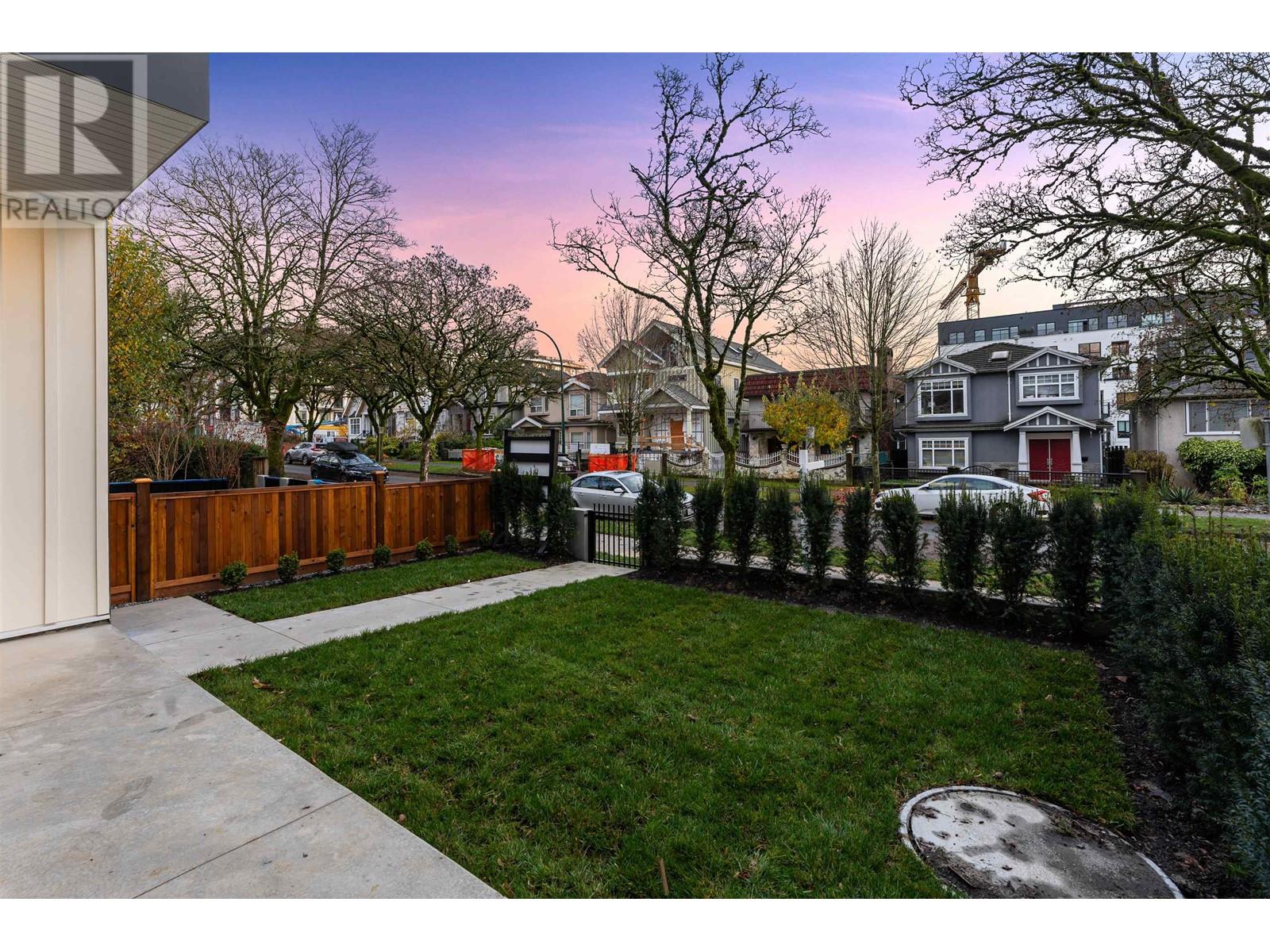 Listing Picture 30 of 37 : 1 2241 E 8TH AVENUE, Vancouver / 溫哥華 - 魯藝地產 Yvonne Lu Group - MLS Medallion Club Member