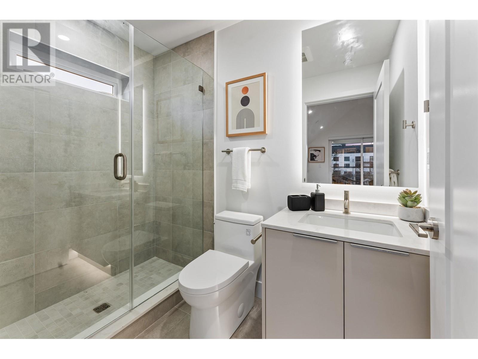 Listing Picture 25 of 37 : 1 2241 E 8TH AVENUE, Vancouver / 溫哥華 - 魯藝地產 Yvonne Lu Group - MLS Medallion Club Member