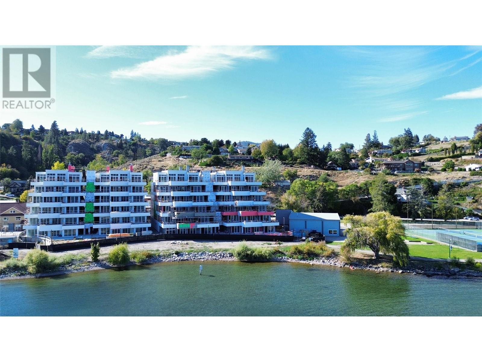 13415 LAKESHORE Drive S Unit# 601 Summerland