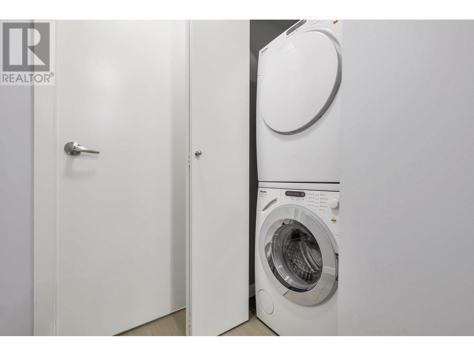 Listing Picture 19 of 31 : 1105 4118 DAWSON STREET, Burnaby / 本拿比 - 魯藝地產 Yvonne Lu Group - MLS Medallion Club Member