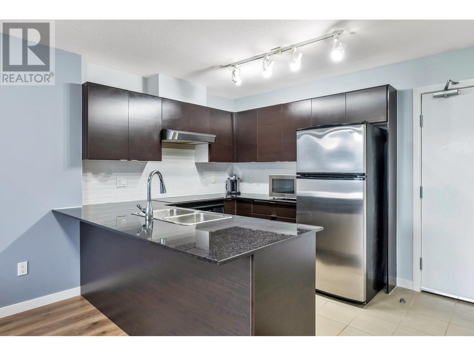 Listing Picture 11 of 31 : 1105 4118 DAWSON STREET, Burnaby / 本拿比 - 魯藝地產 Yvonne Lu Group - MLS Medallion Club Member