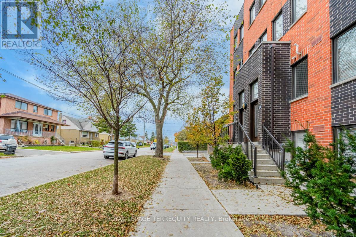 57 - 68 Winston Park Boulevard, Toronto, Ontario  M3K 1C3 - Photo 2 - W10442006