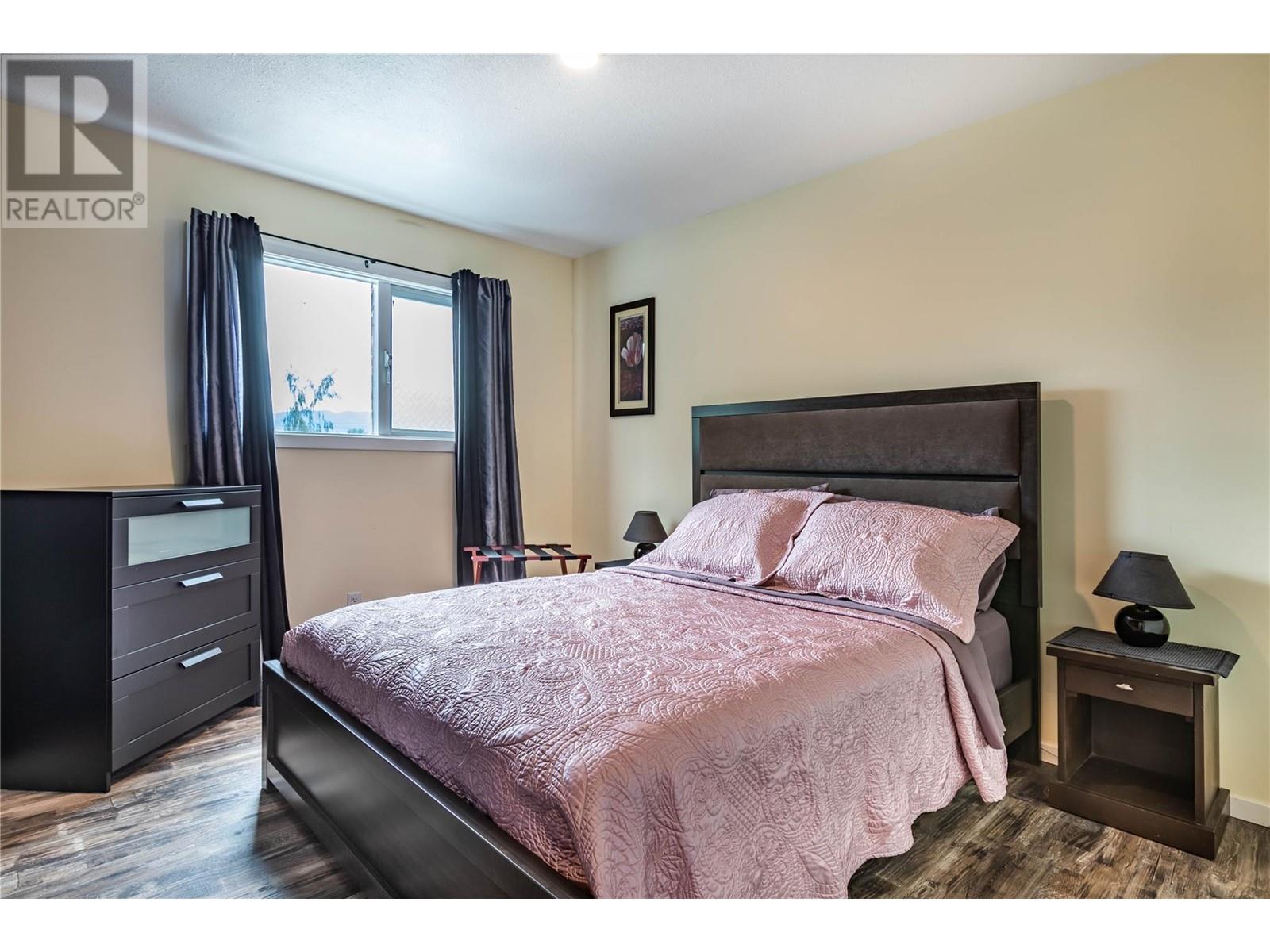 Property at 1415 Nelson Place image 5