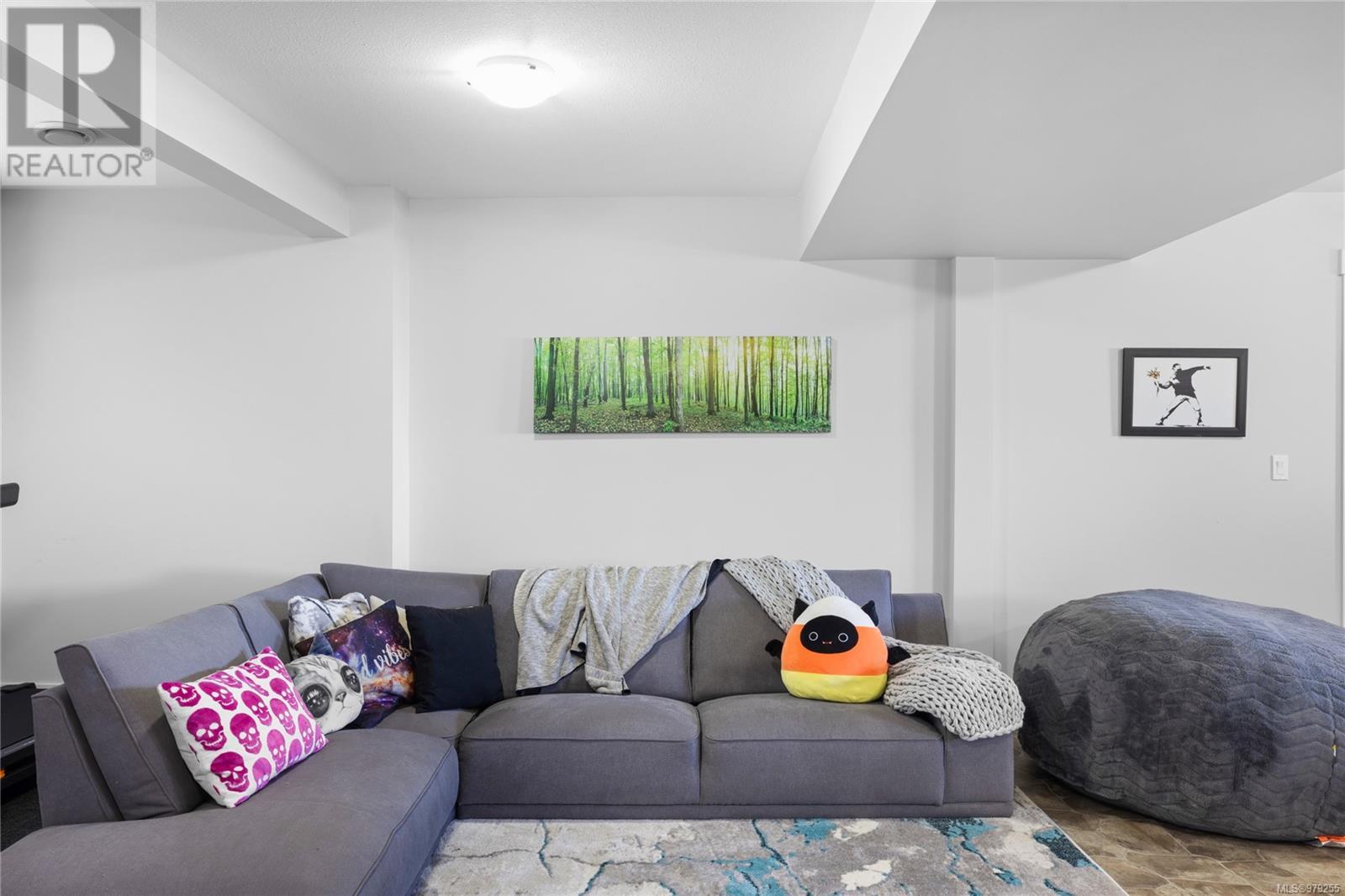Property at 8475 Lisa Lane image 3