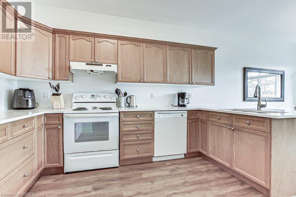 2025 Meadowgate Boulevard Unit# 185, London, Ontario  N6M 1K9 - Photo 6 - 40679971