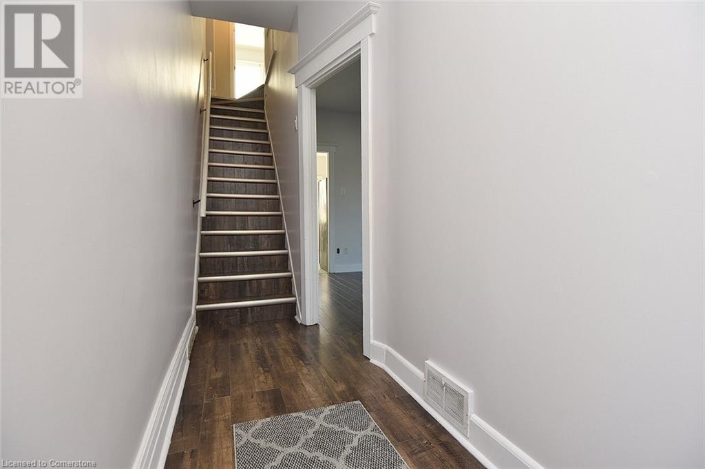 154 Park Street N, Hamilton, Ontario  L8R 2N3 - Photo 3 - 40680164