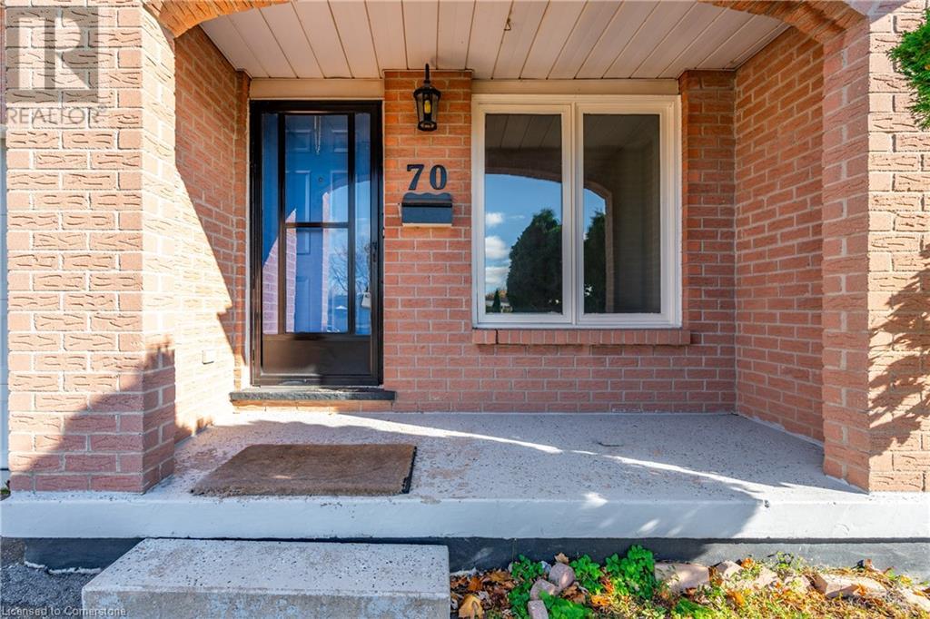 70 Lampman Crescent Unit# Upper, Thorold, Ontario  L2V 4K7 - Photo 2 - 40680133