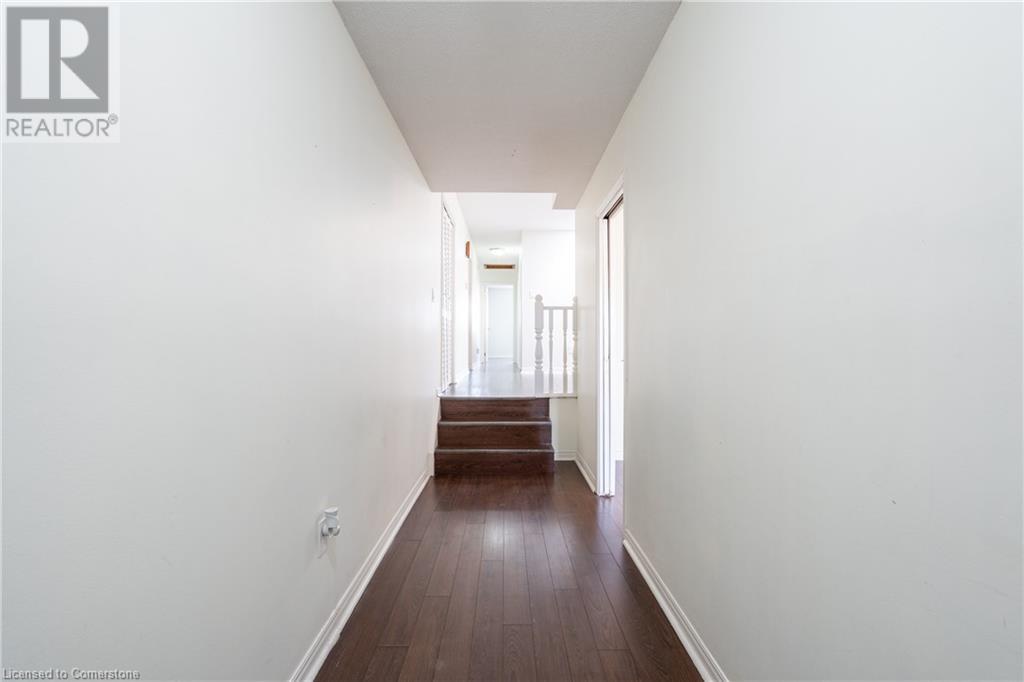 70 Lampman Crescent Unit# Upper, Thorold, Ontario  L2V 4K7 - Photo 3 - 40680133