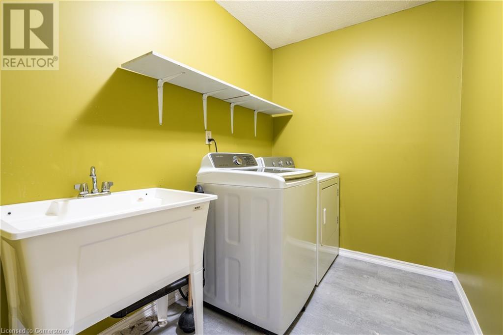 70 Lampman Crescent Unit# Upper, Thorold, Ontario  L2V 4K7 - Photo 6 - 40680133