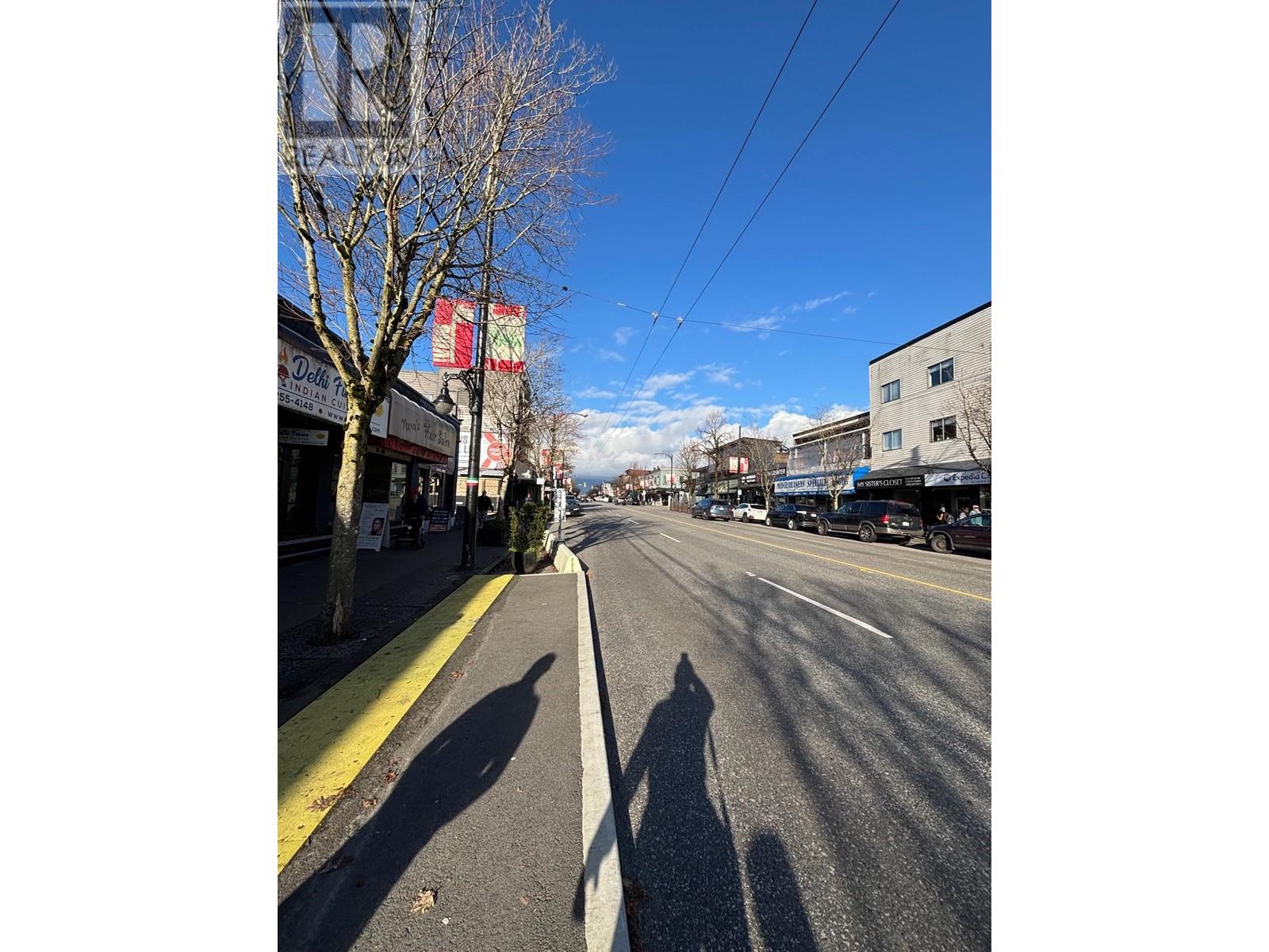 Listing Picture 4 of 15 : 1875 COMMERCIAL DRIVE, Vancouver / 溫哥華 - 魯藝地產 Yvonne Lu Group - MLS Medallion Club Member