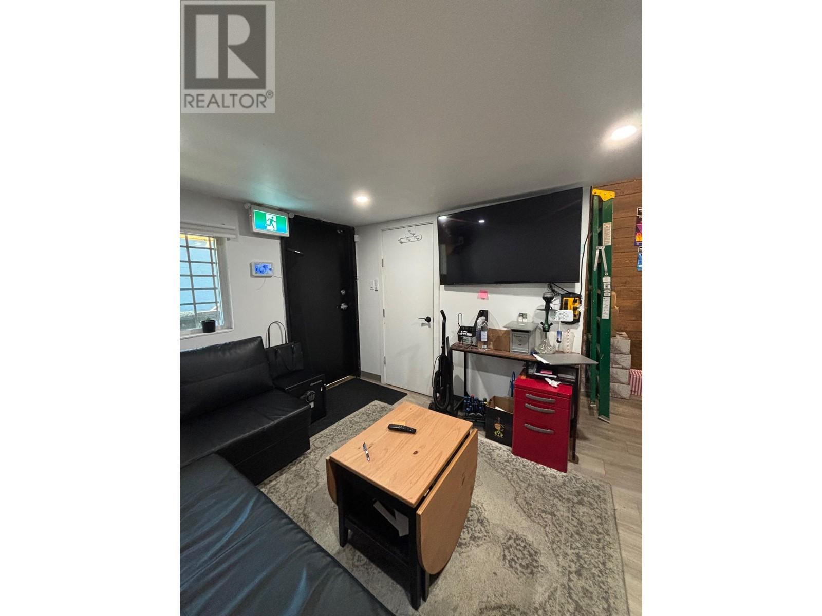 Listing Picture 9 of 15 : 1875 COMMERCIAL DRIVE, Vancouver / 溫哥華 - 魯藝地產 Yvonne Lu Group - MLS Medallion Club Member